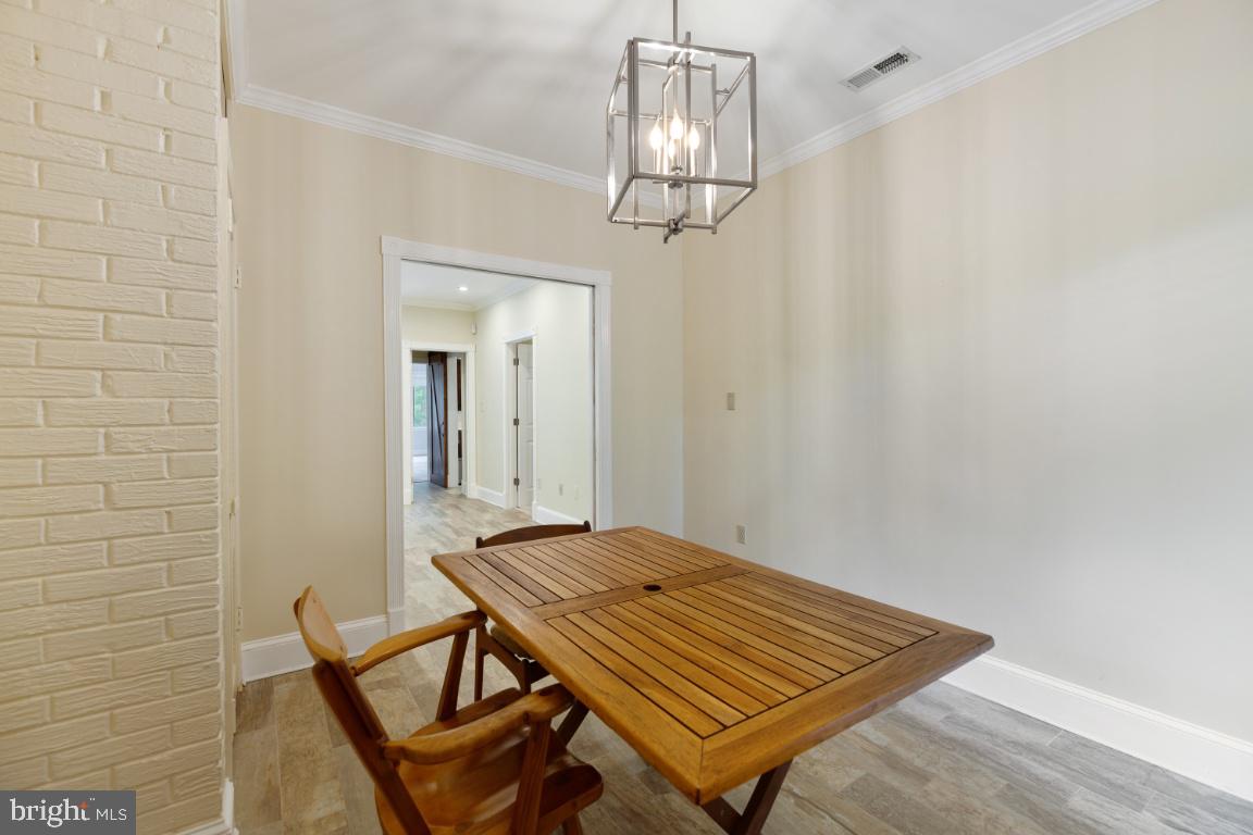 RAYMONDALE - Residential
