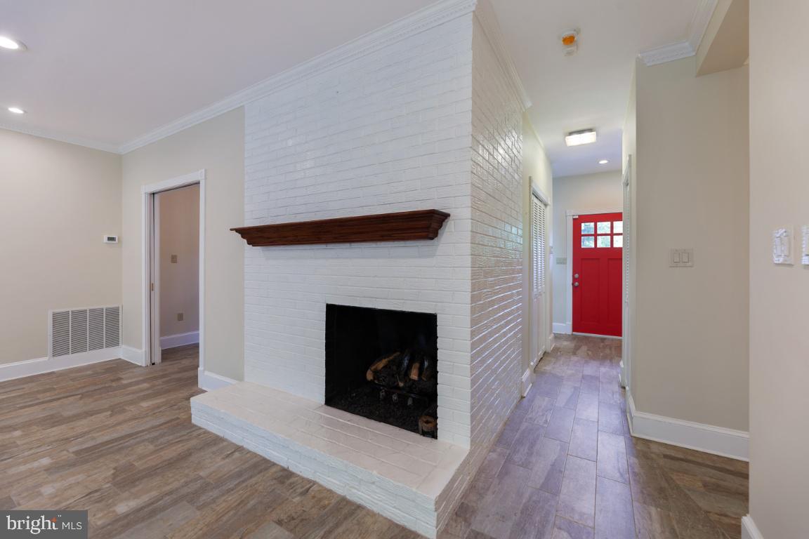 RAYMONDALE - Residential