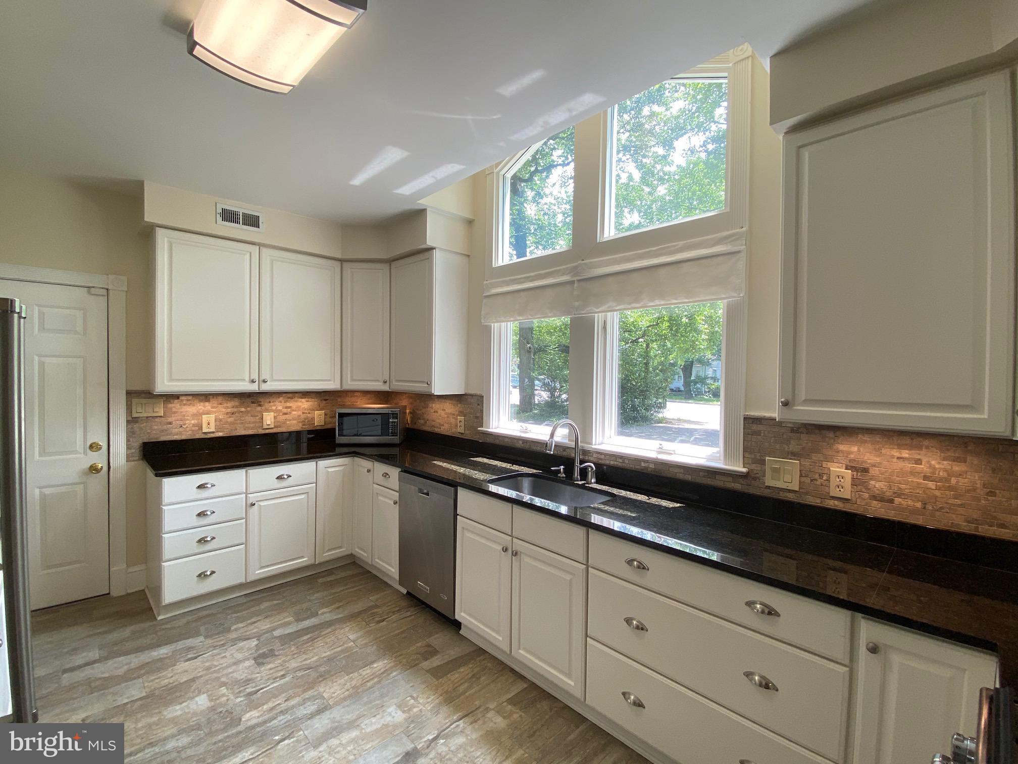 RAYMONDALE - Residential