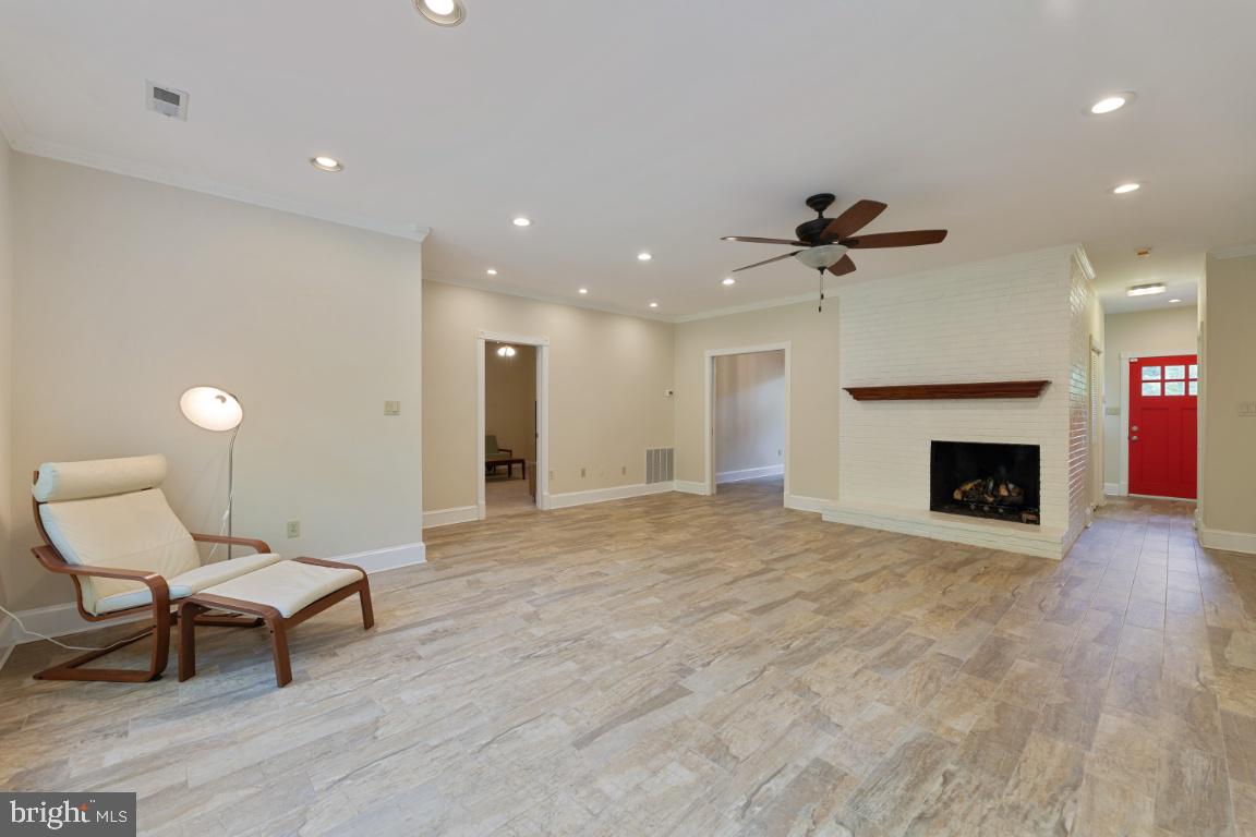 RAYMONDALE - Residential