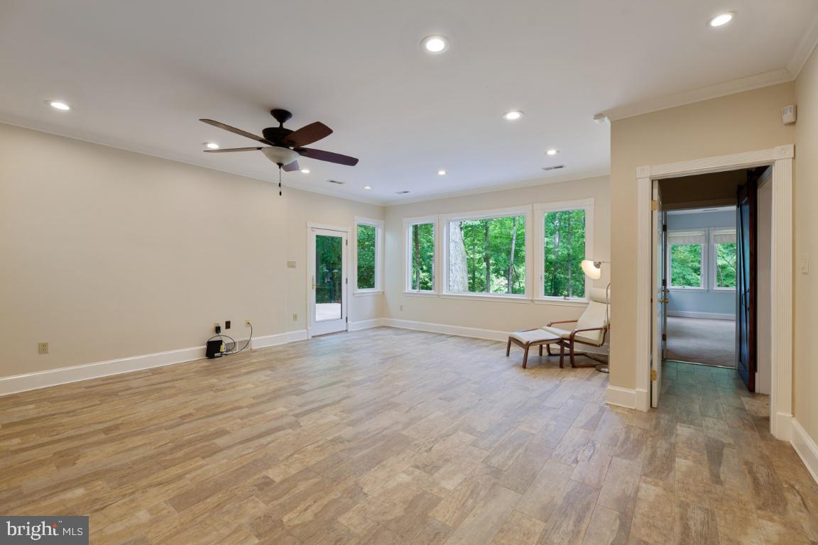 RAYMONDALE - Residential