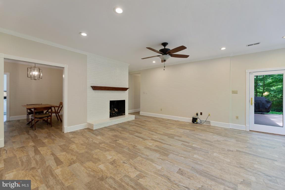 RAYMONDALE - Residential