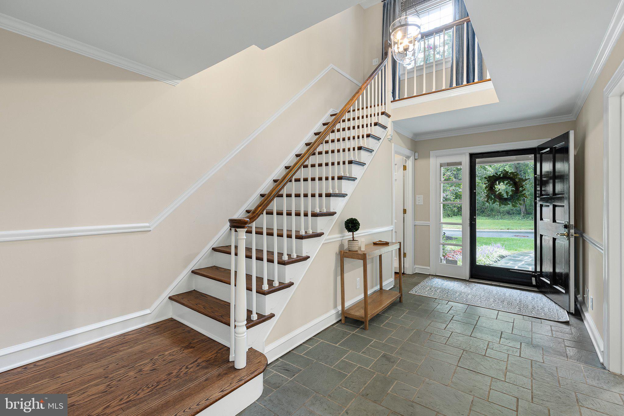 1012 WARWICK LANE