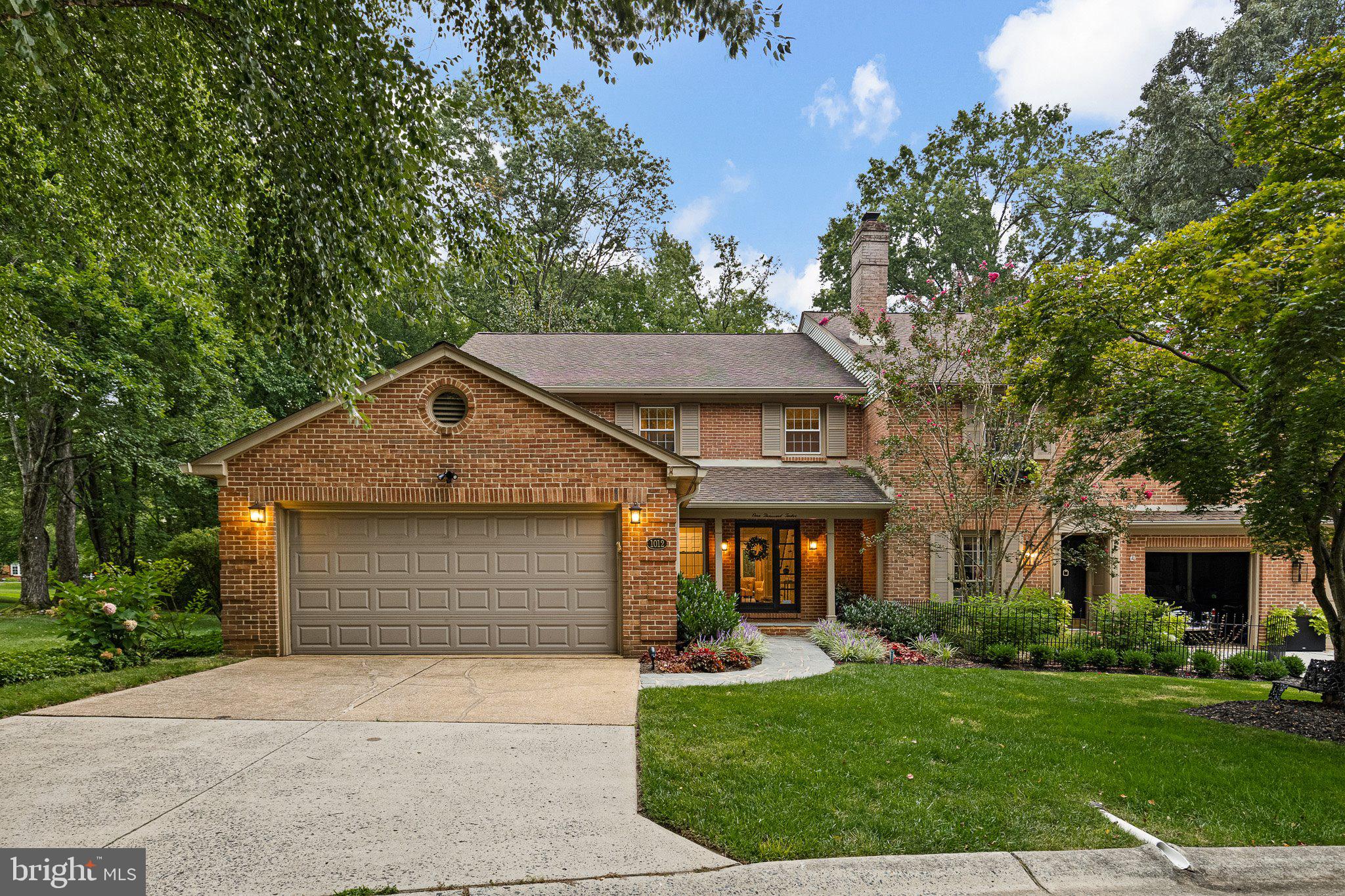 1012 WARWICK LANE