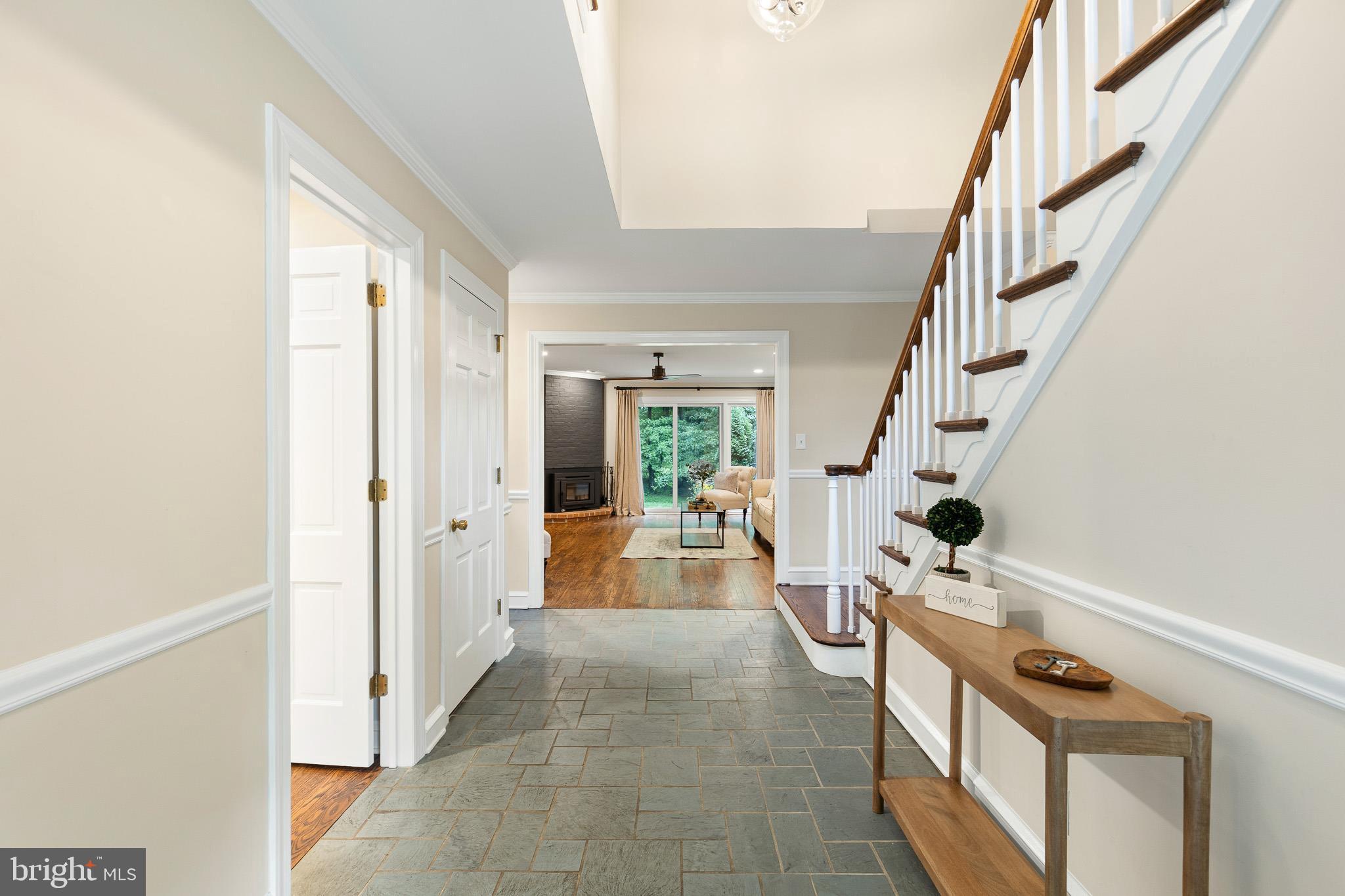1012 WARWICK LANE
