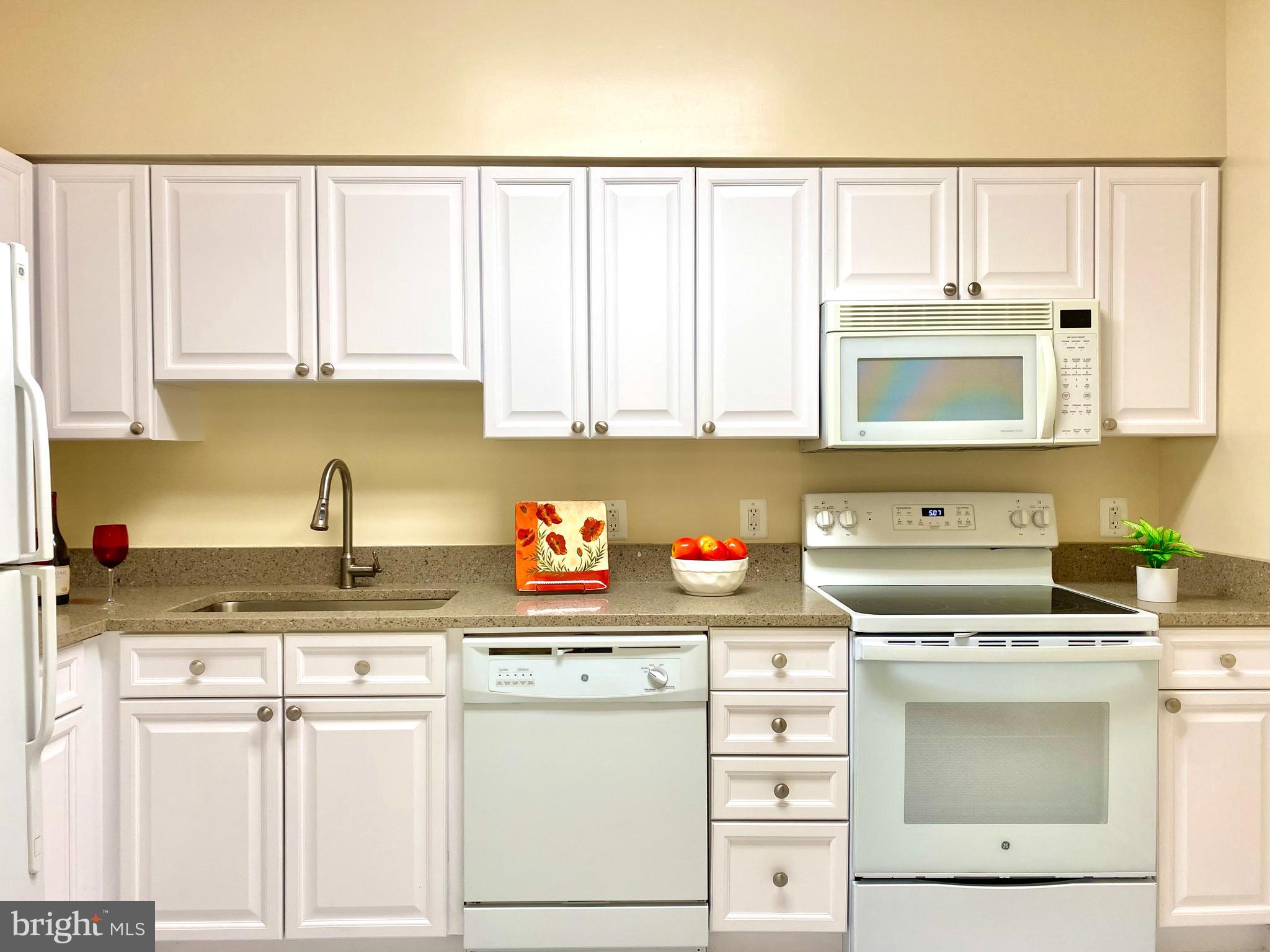 LEISURE WORLD - Residential