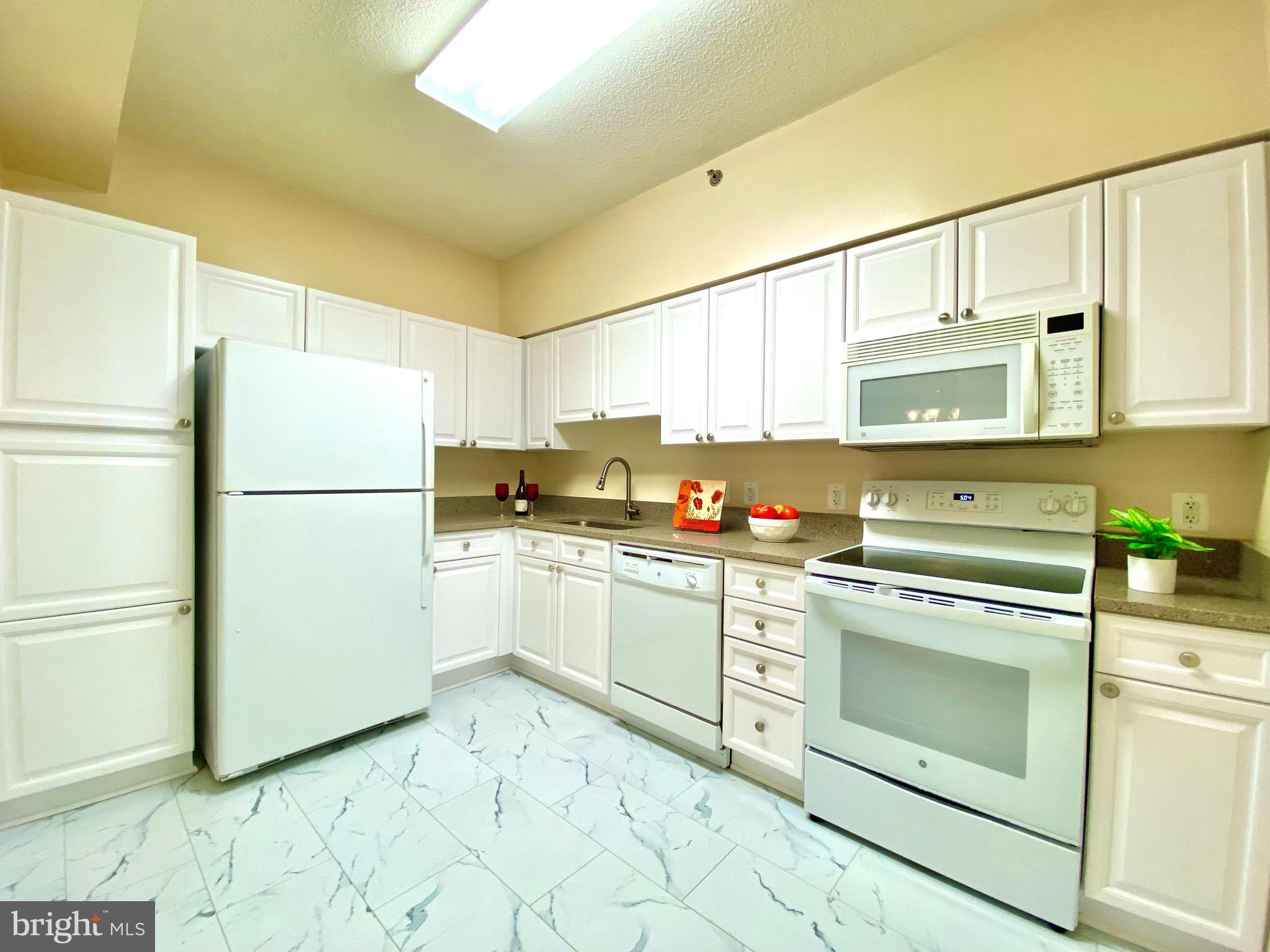 LEISURE WORLD - Residential