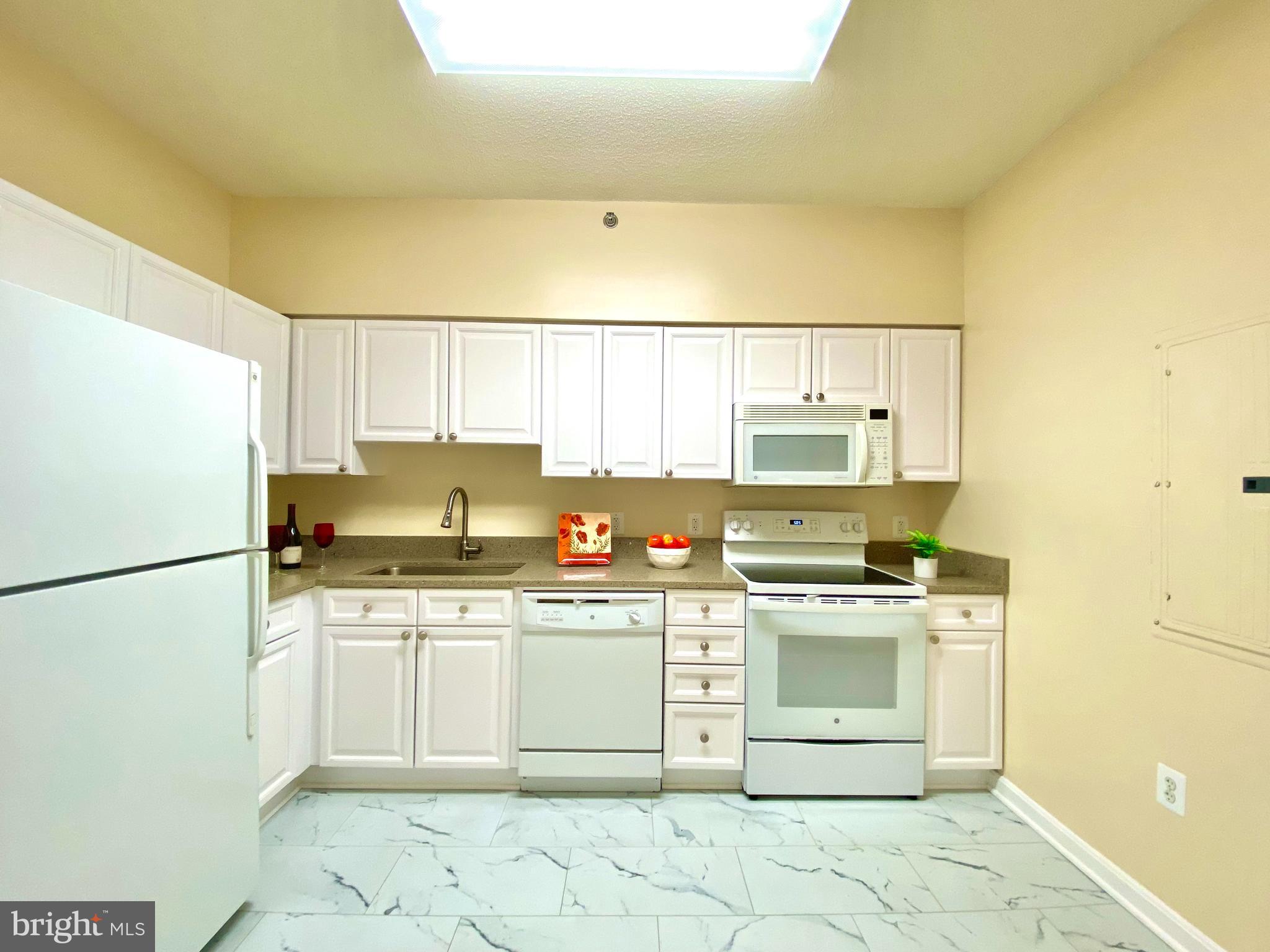 LEISURE WORLD - Residential