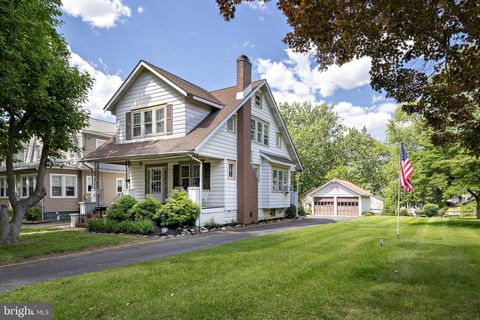 Photo of 129 Kendall Boulevard, OAKLYN, NJ 08107 (MLS # NJCD2119210)