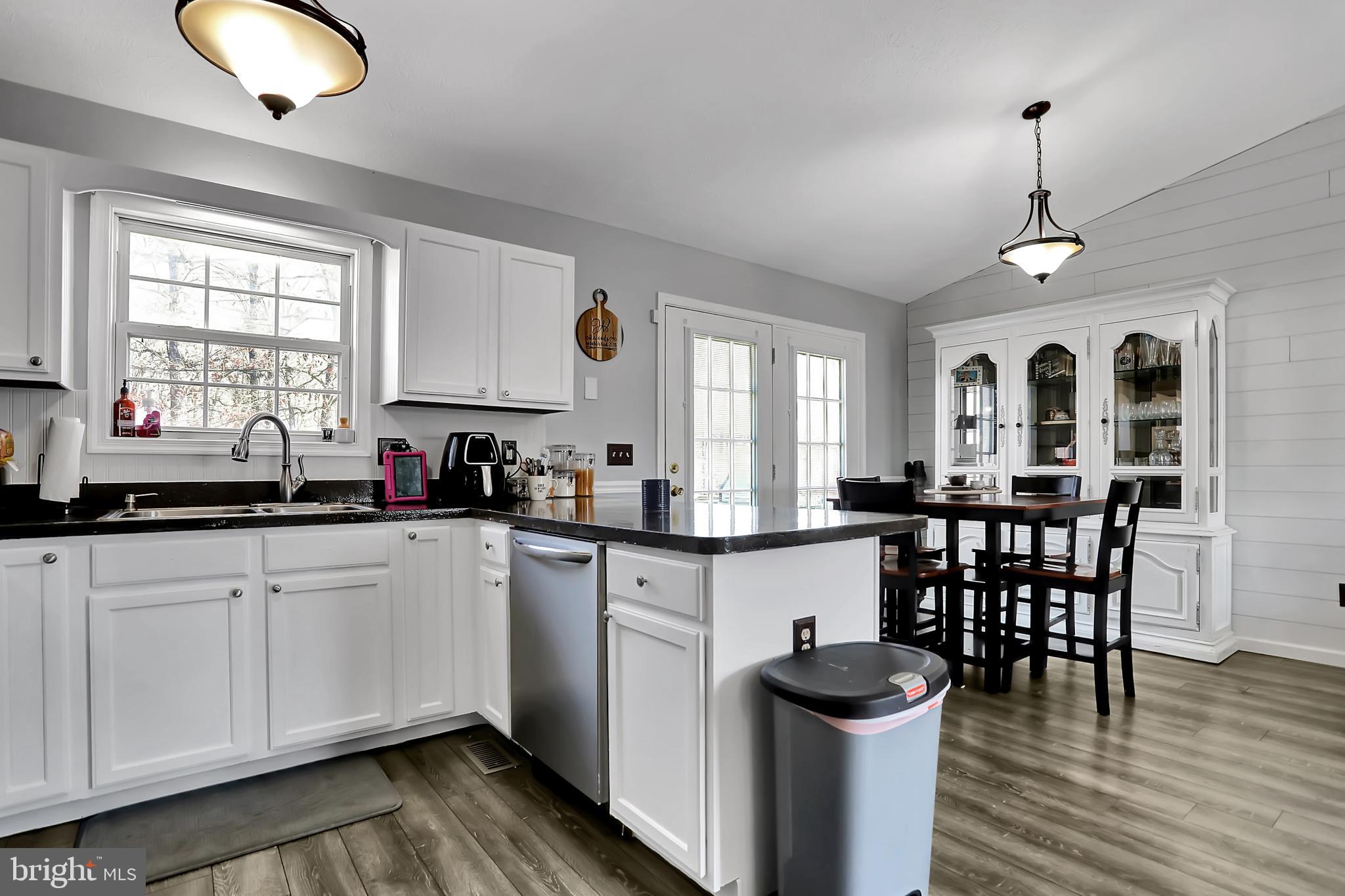 DOUGLAS OAKS - Residential