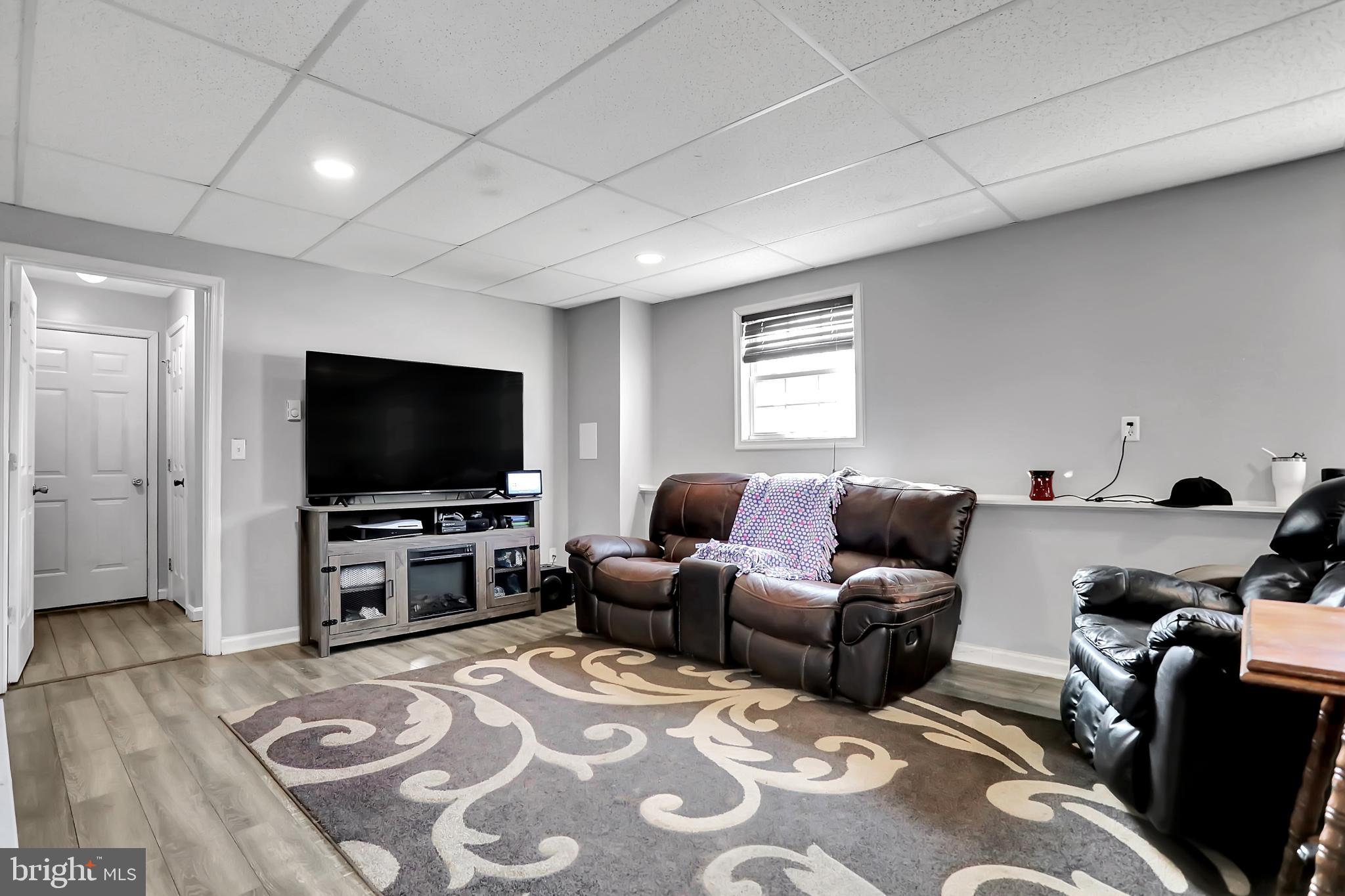 DOUGLAS OAKS - Residential