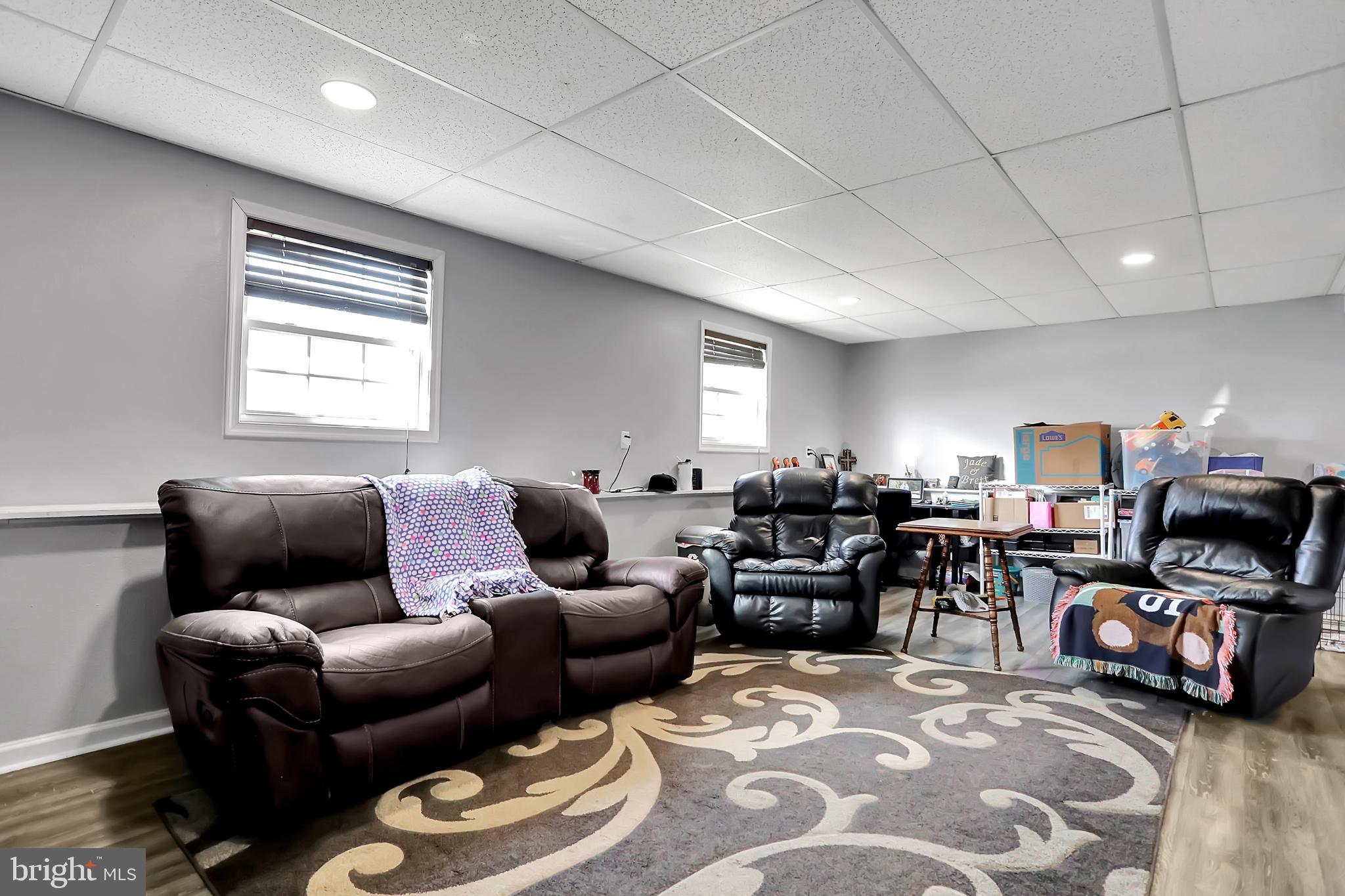 DOUGLAS OAKS - Residential