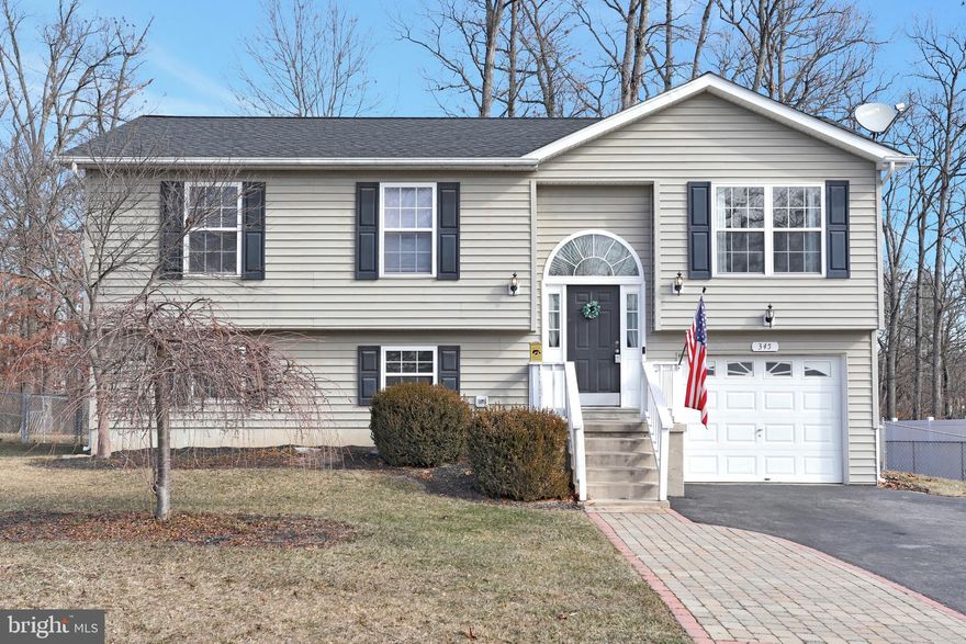 Nice split foyer in good commuter location. Douglas Oaks subdivision is a short distance to I-81 north or south. Home has 3 bedrooms, 1.5 baths and new flooring on both levels. Note that the lower level 1/2 bath has the shower drain stub already installed to make if you want a full bath. Main level has a large open space with cathedral ceilings and includes kitchen, dining area and living room. Also patio door out to deck and fenced in rear yard that backs to trees for added privacy. Shed and playset convey. Kitchen shines with SS appliances, refinished countertops and a breakfast bar for added storage and counter space. Main level also has 3 bedrooms and a full bath. Lower level has a large family room and additional space for kids play area, home office or maybe another bedroom. Located towards the end of Nottingham Blvd, a non thru street.
Pictures will be uploaded on Monday.