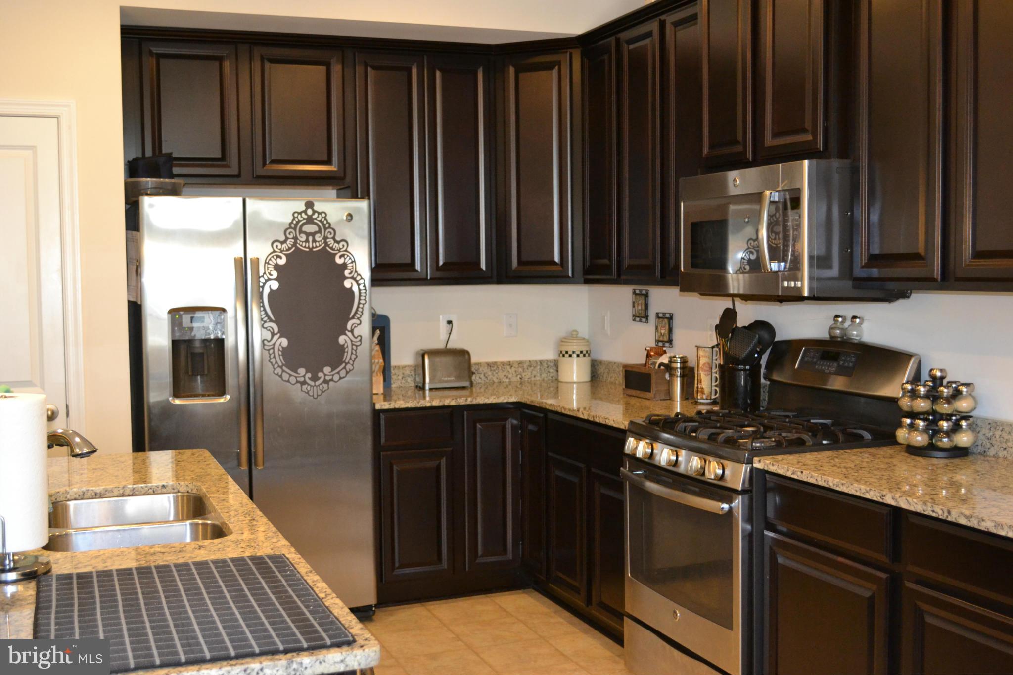 TOWN CENTER COMMONS - Residential Lease