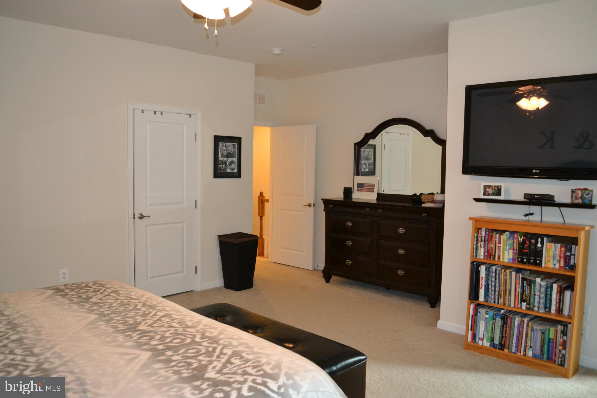 TOWN CENTER COMMONS - Residential Lease