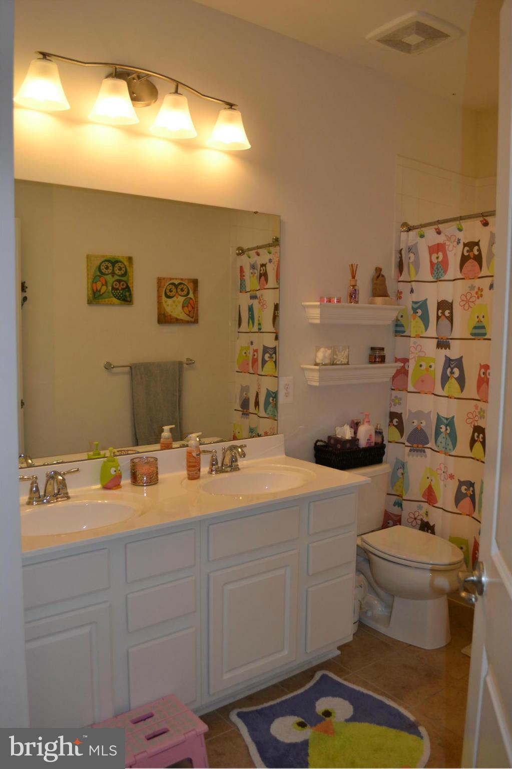 TOWN CENTER COMMONS - Residential Lease