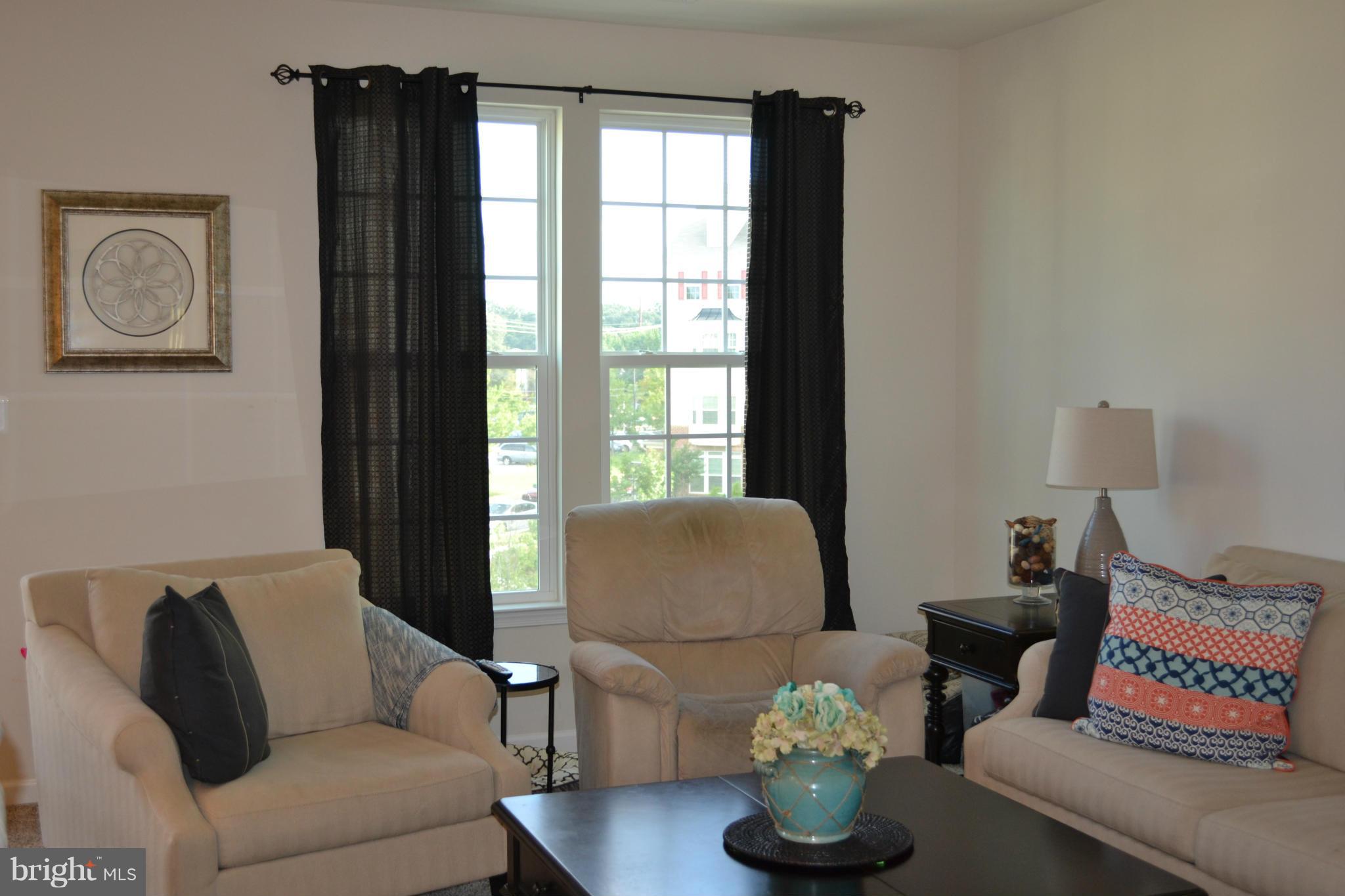 TOWN CENTER COMMONS - Residential Lease