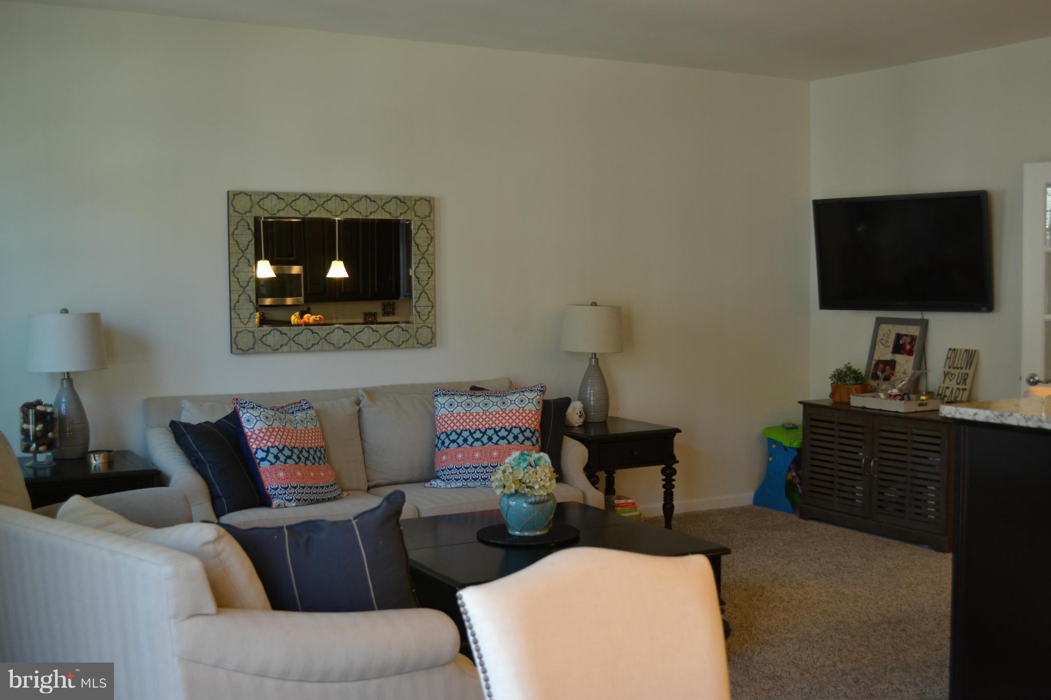 TOWN CENTER COMMONS - Residential Lease