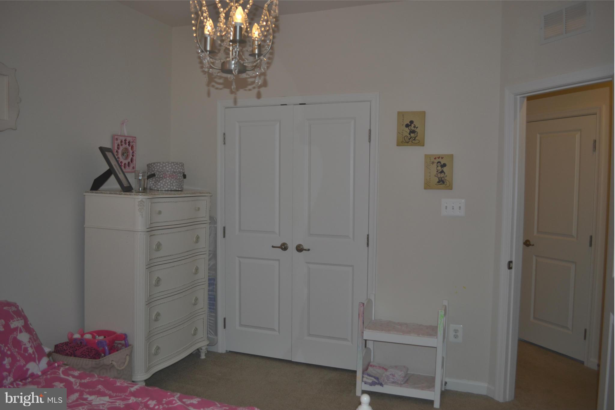 TOWN CENTER COMMONS - Residential Lease