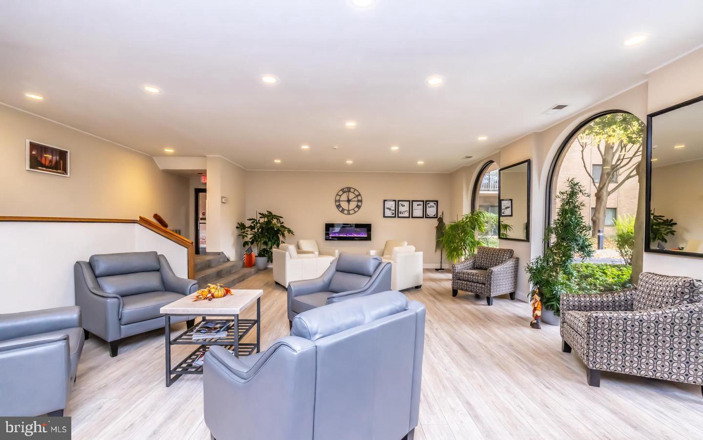 HOLLY HOUSE - Residential