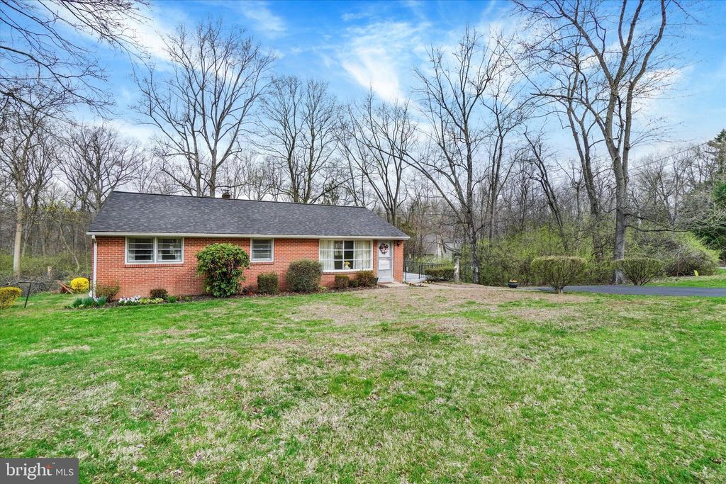 Photo of 1593 Mount Gretna Road, ELIZABETHTOWN, PA 17022 (MLS # PALA2085004)