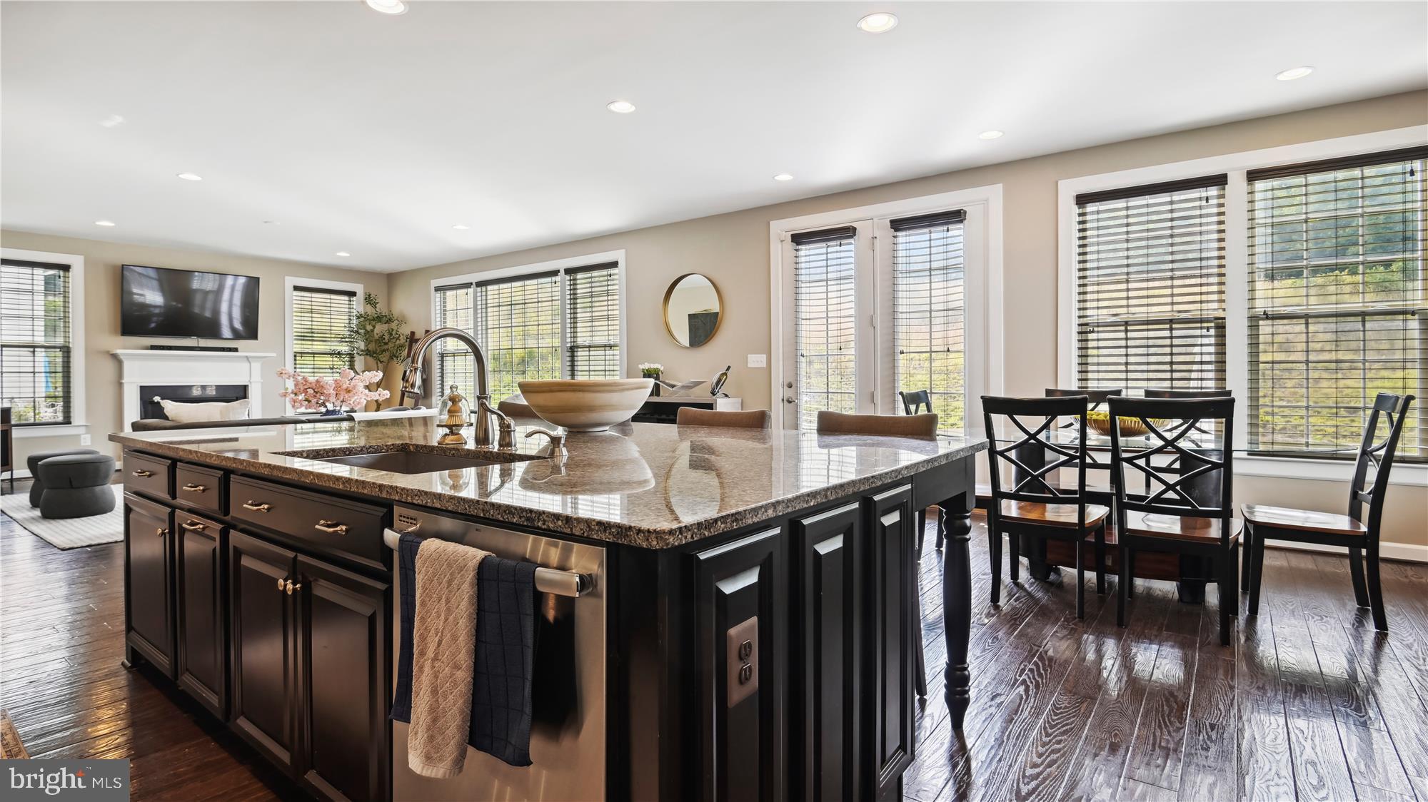 SEVEN HILLS - Residential