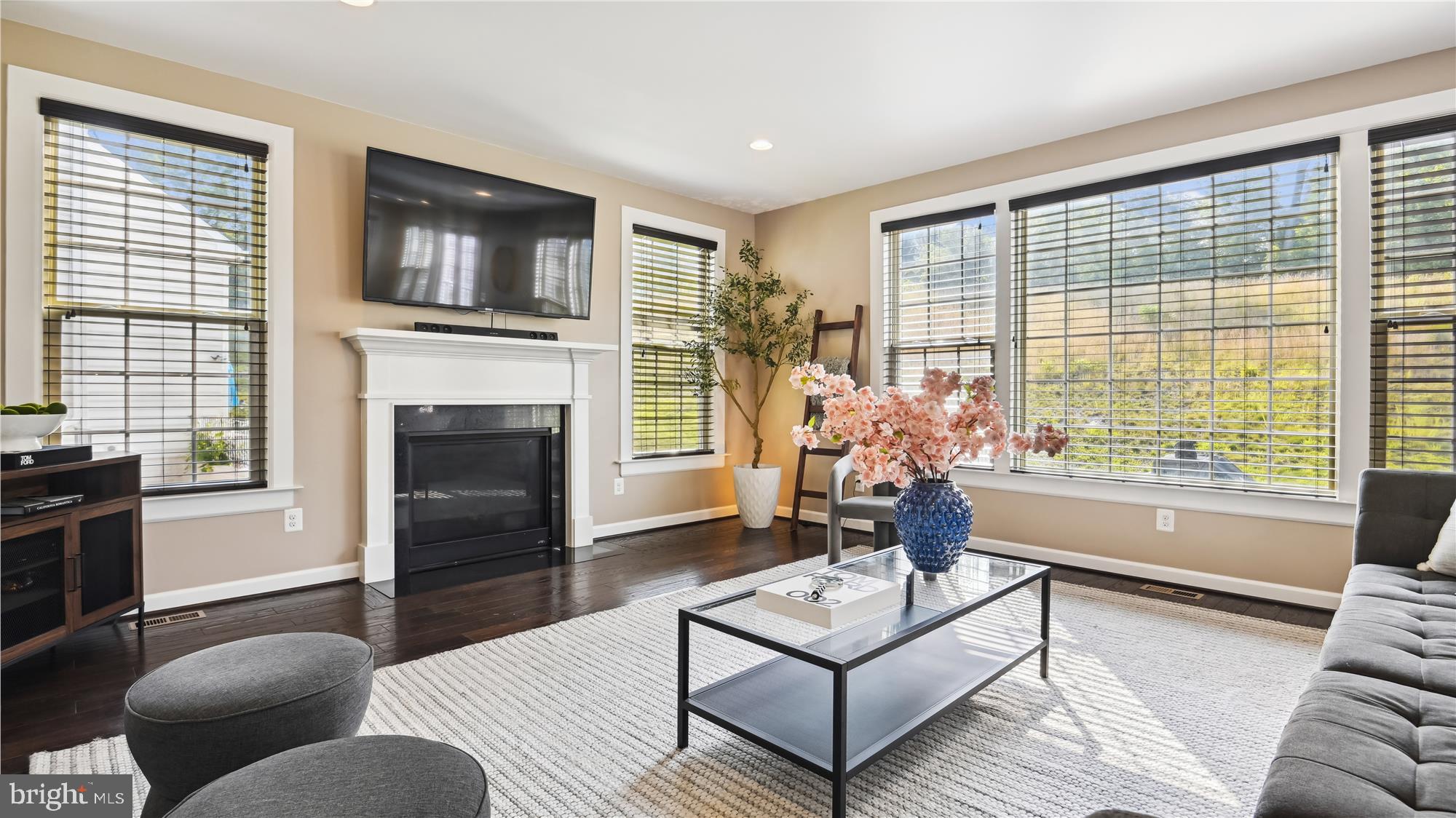 SEVEN HILLS - Residential