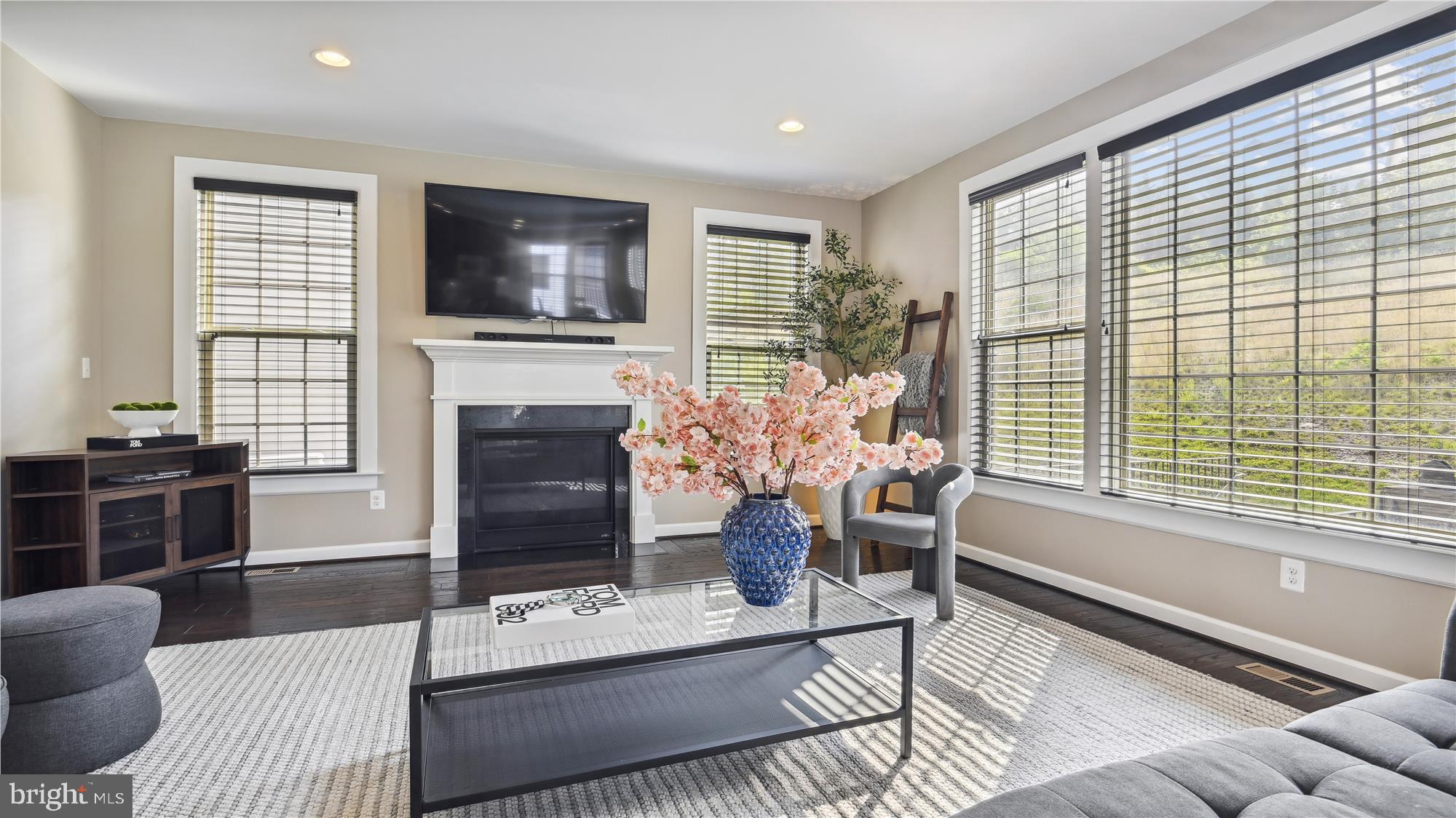 SEVEN HILLS - Residential