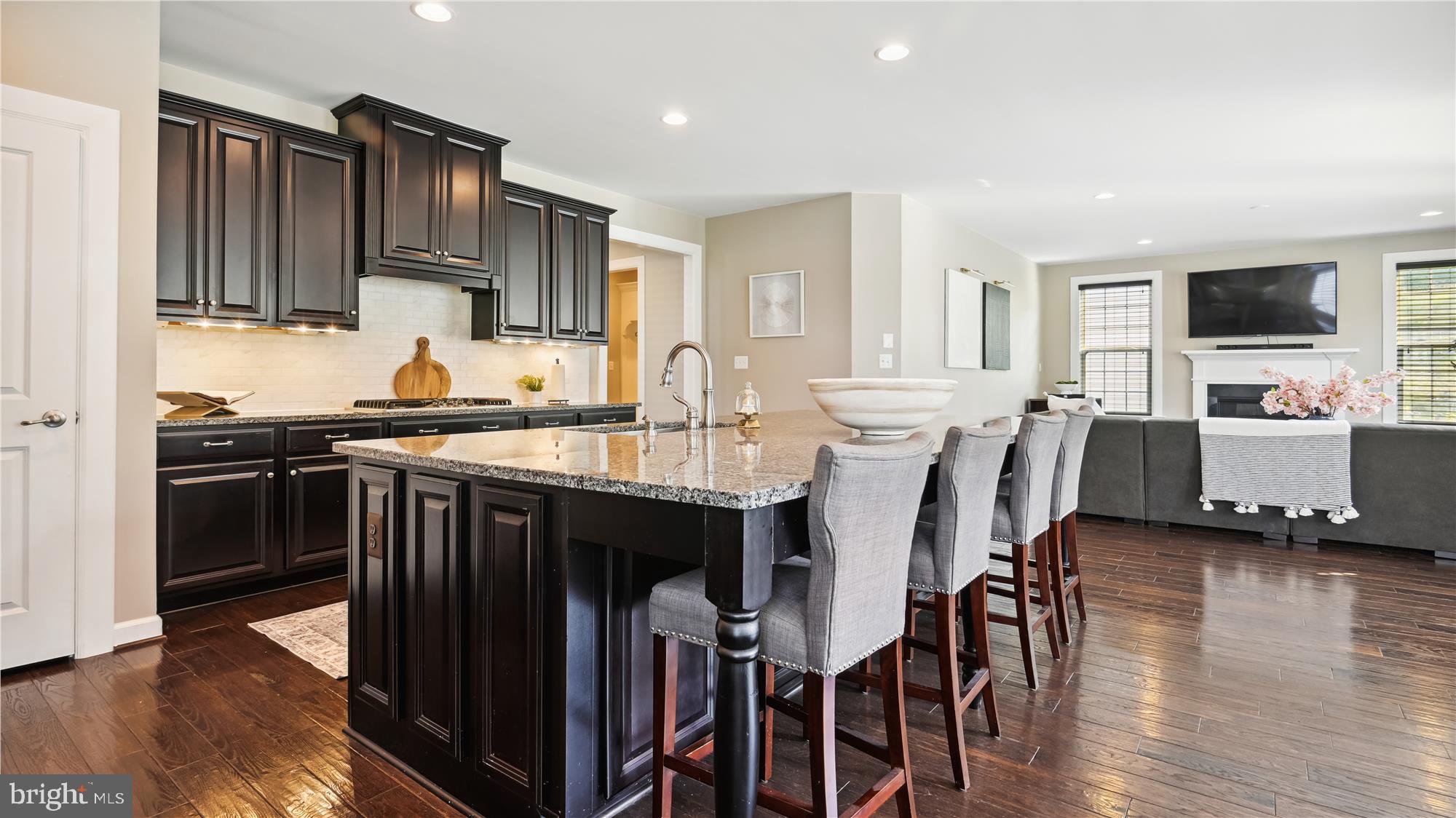 SEVEN HILLS - Residential