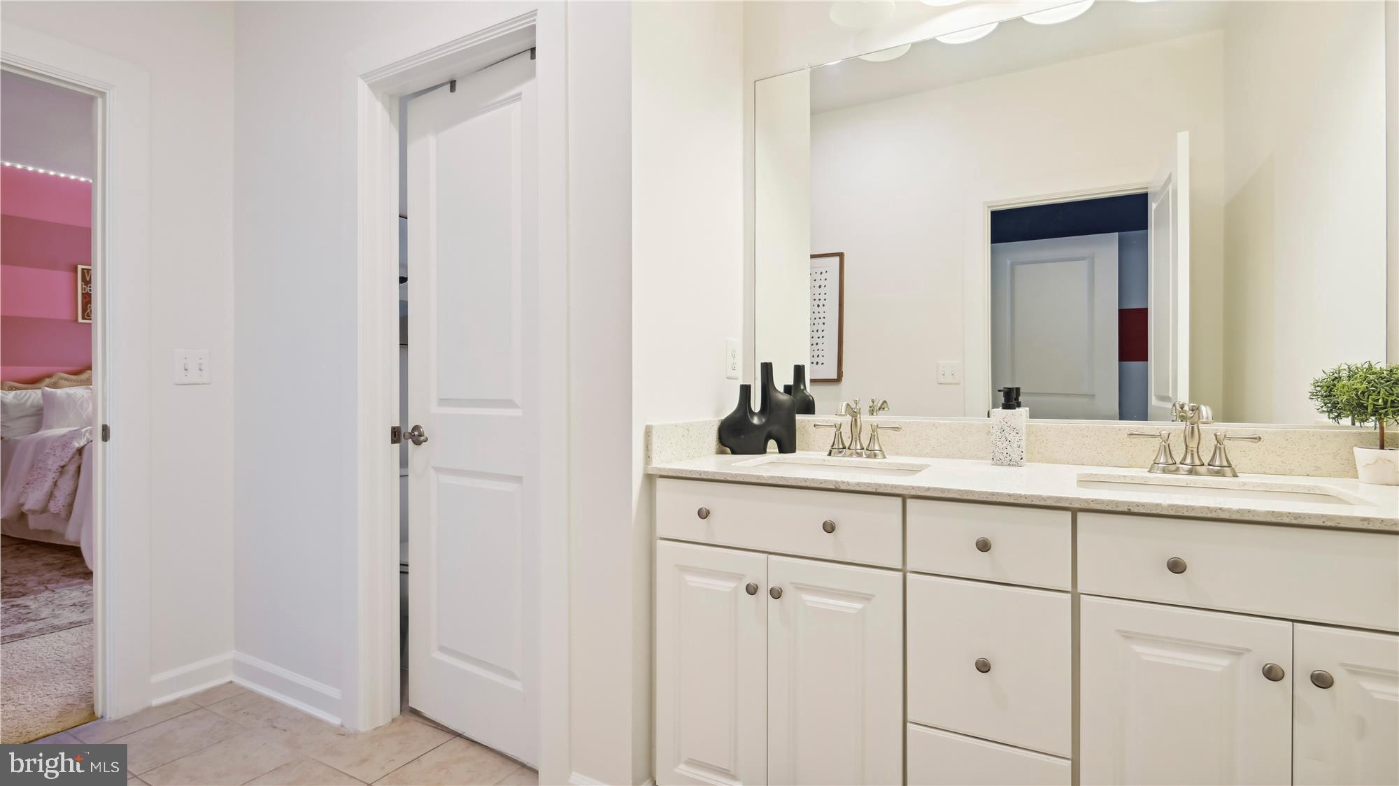 SEVEN HILLS - Residential