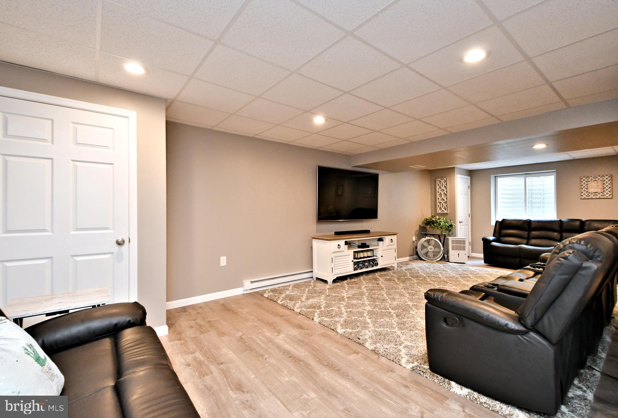 ASHBURN VILLAGE - Residential