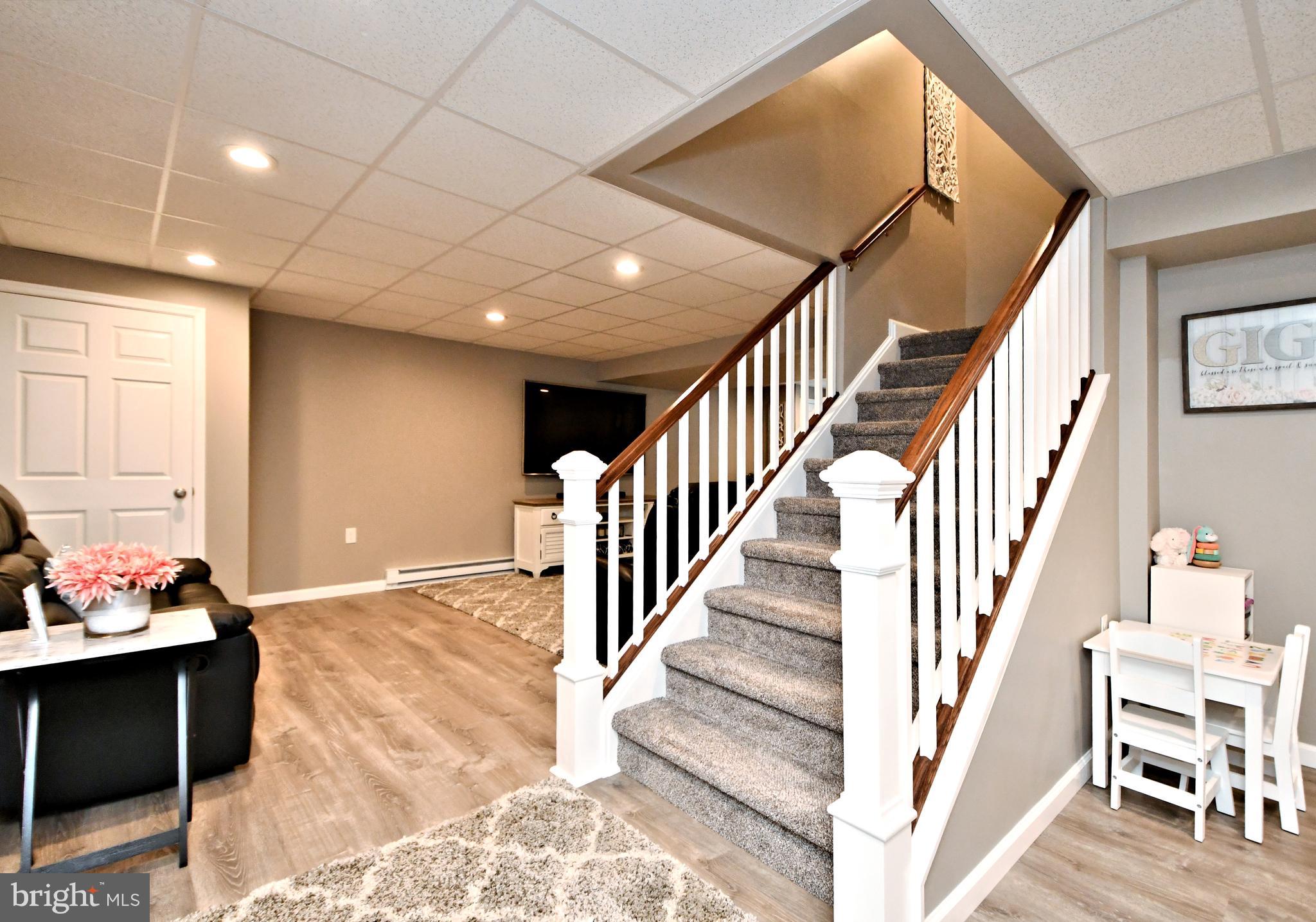 ASHBURN VILLAGE - Residential