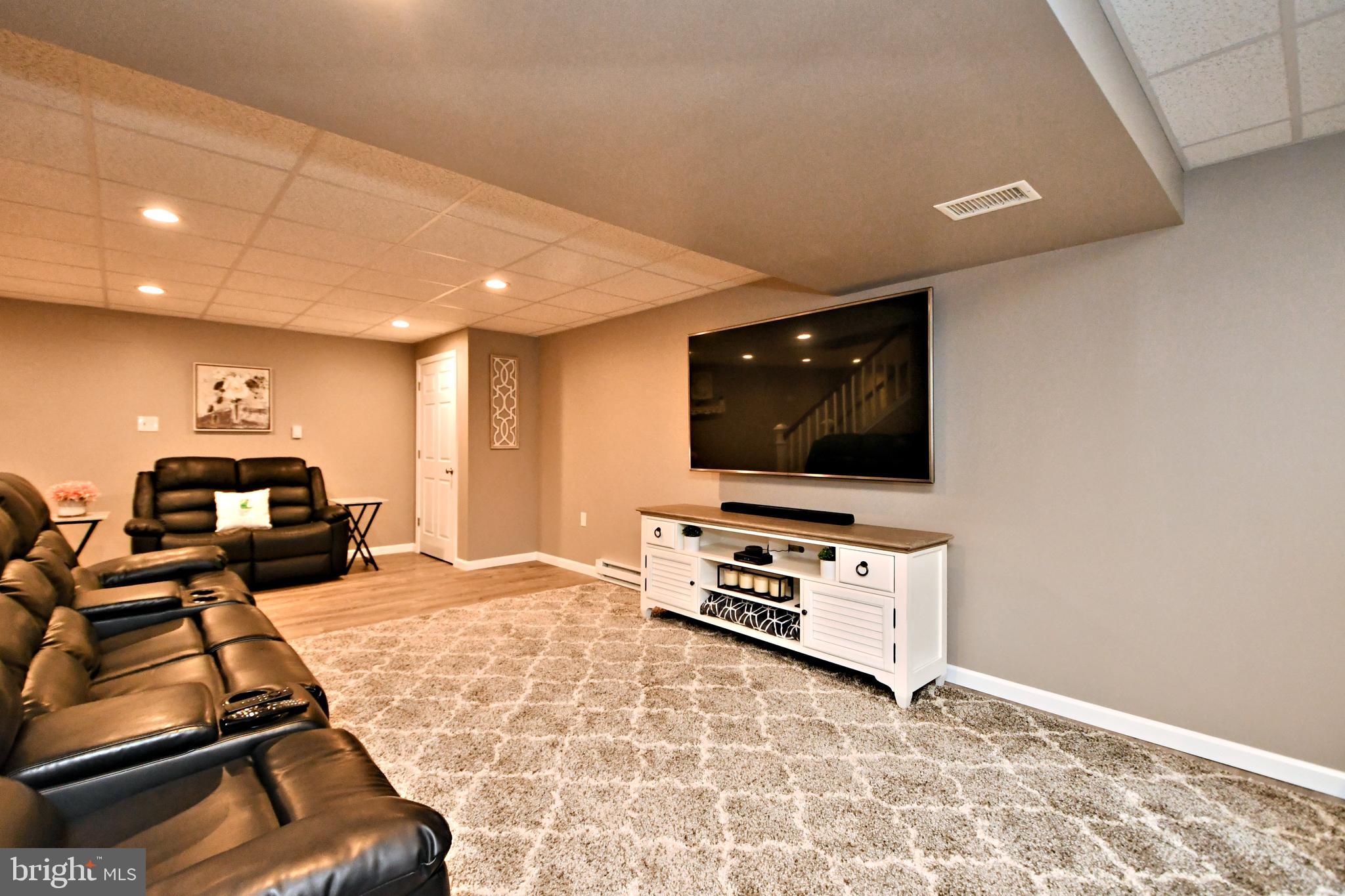 ASHBURN VILLAGE - Residential