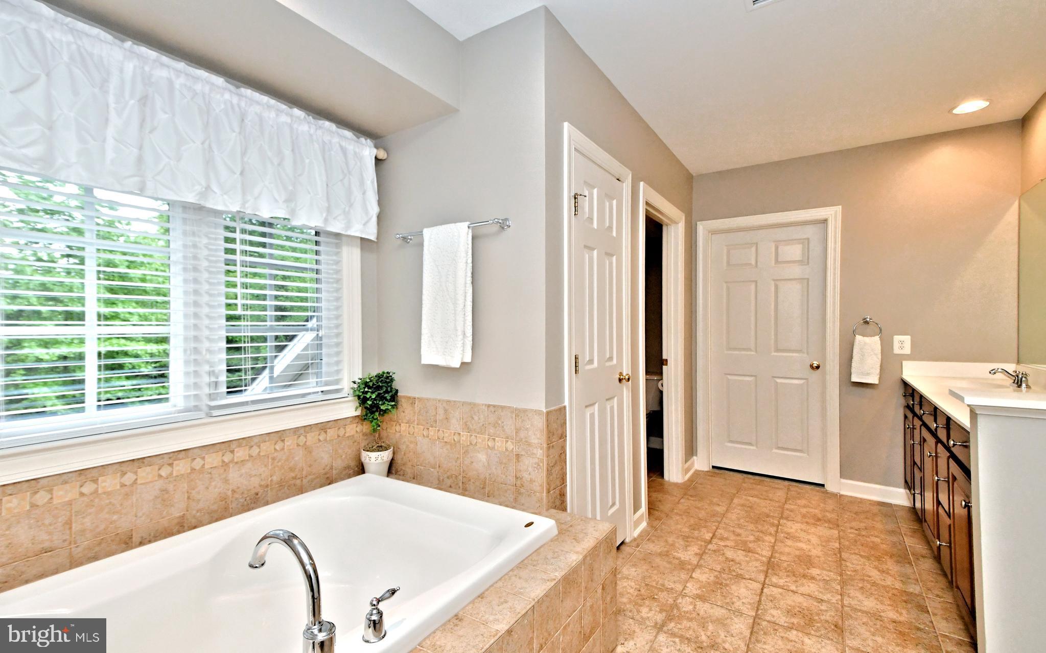 ASHBURN VILLAGE - Residential