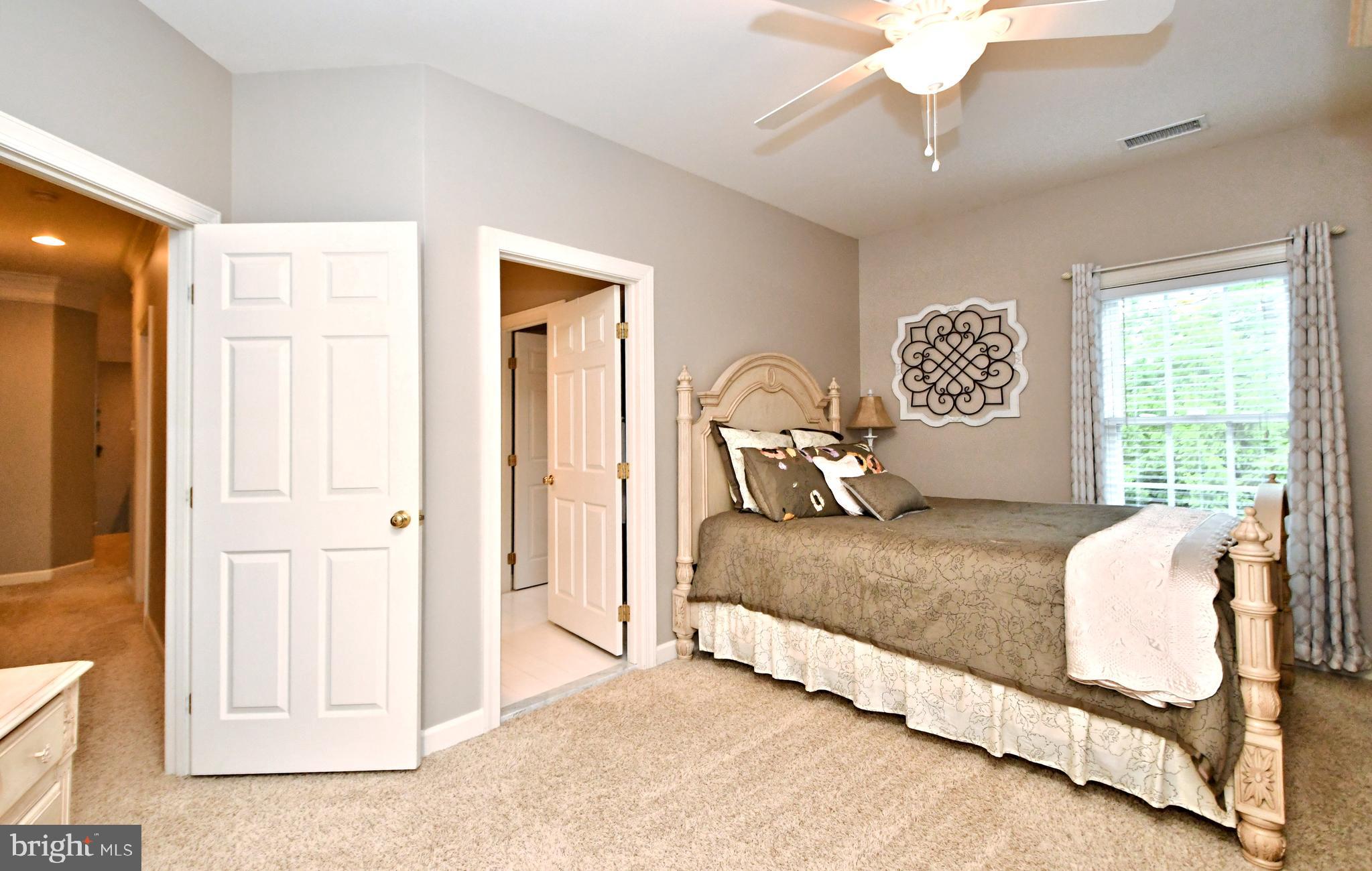 ASHBURN VILLAGE - Residential