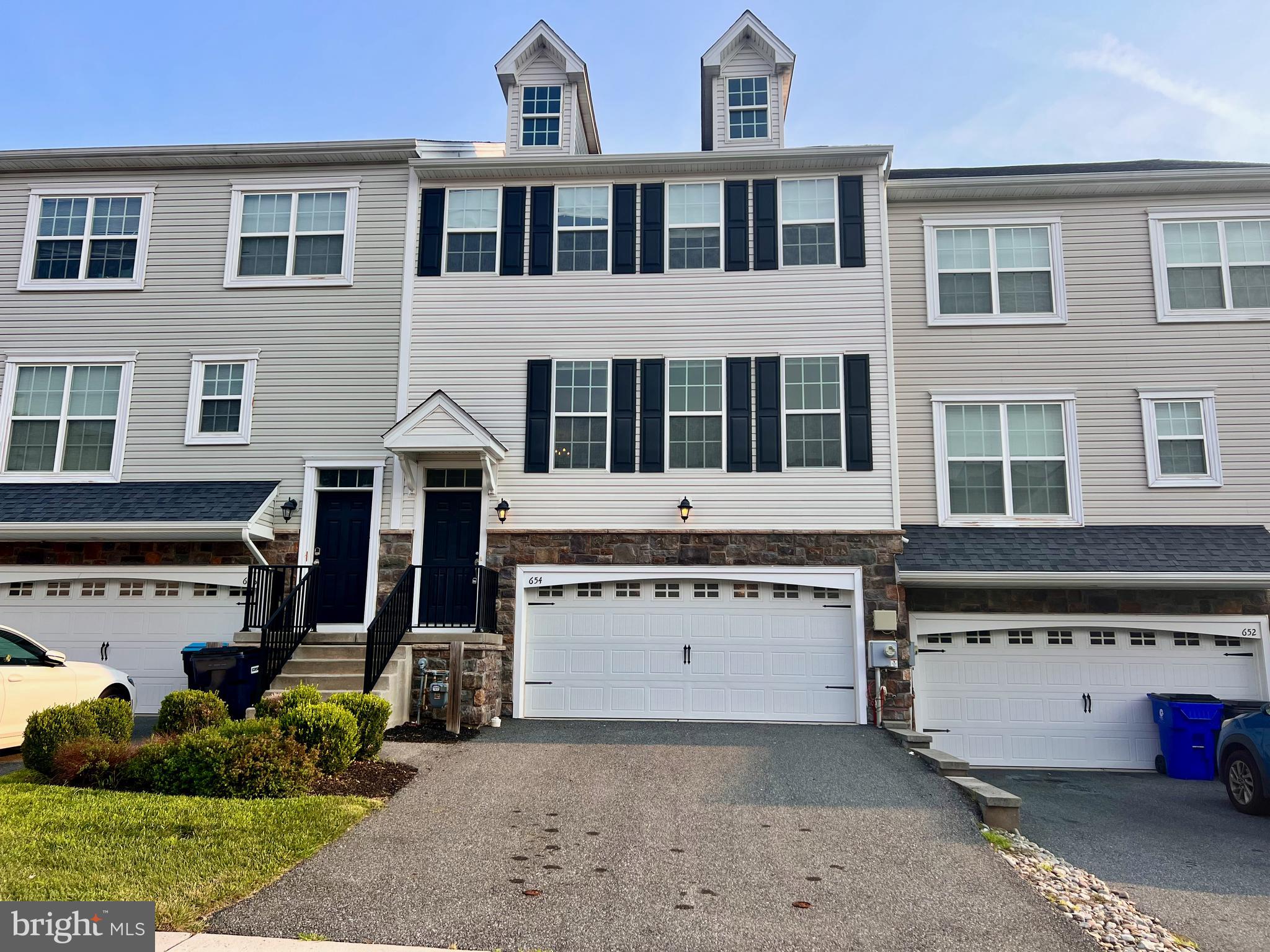 654 JACOBSEN CIRCLE