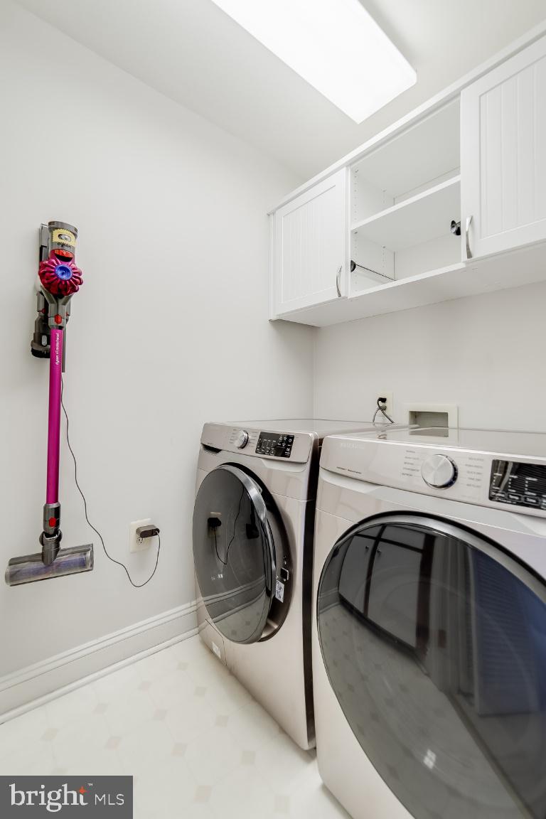 COUNTRY CLUB HILLS - Residential