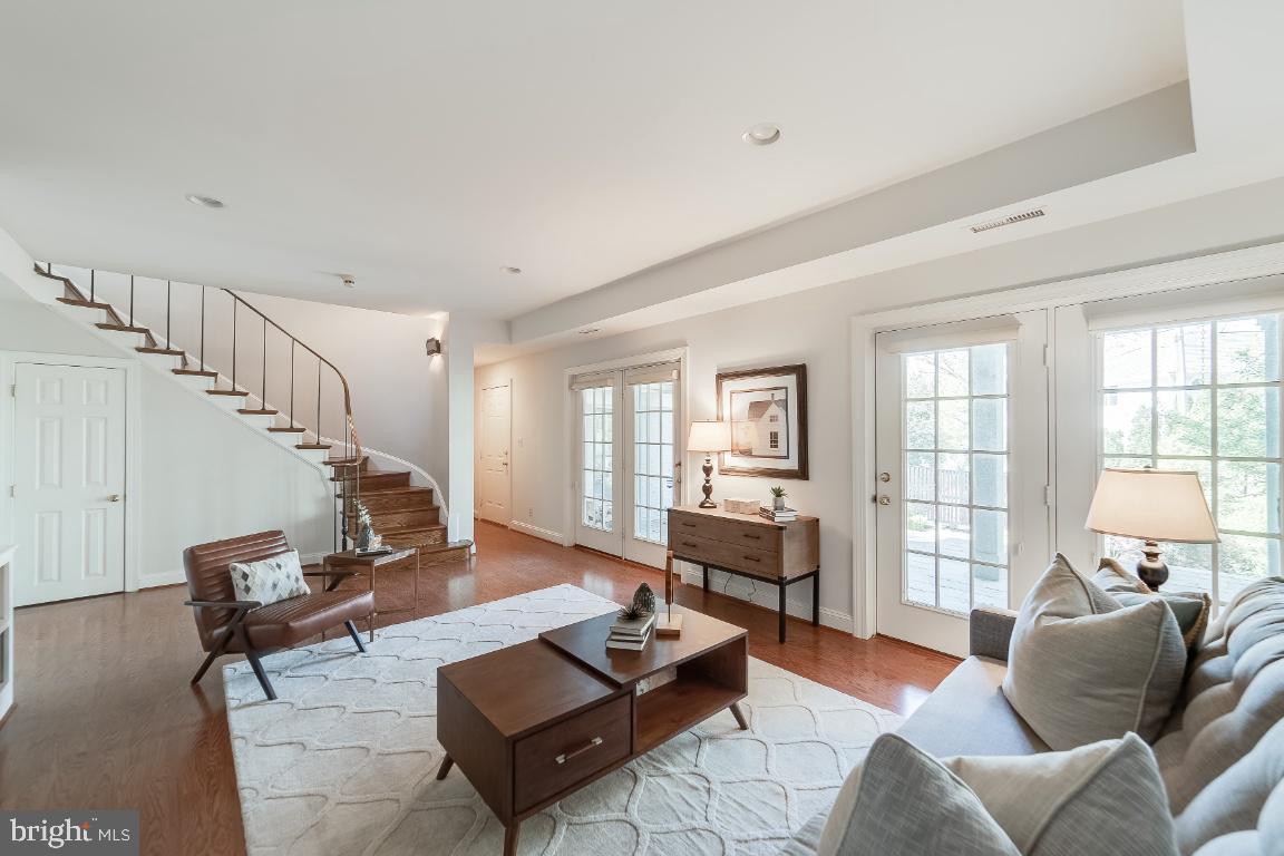 COUNTRY CLUB HILLS - Residential