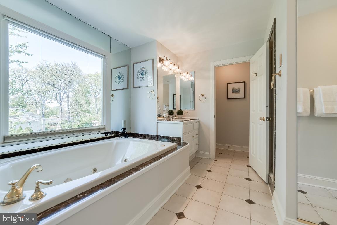 COUNTRY CLUB HILLS - Residential