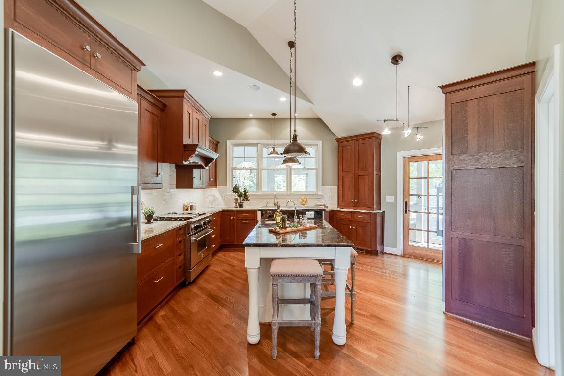 COUNTRY CLUB HILLS - Residential