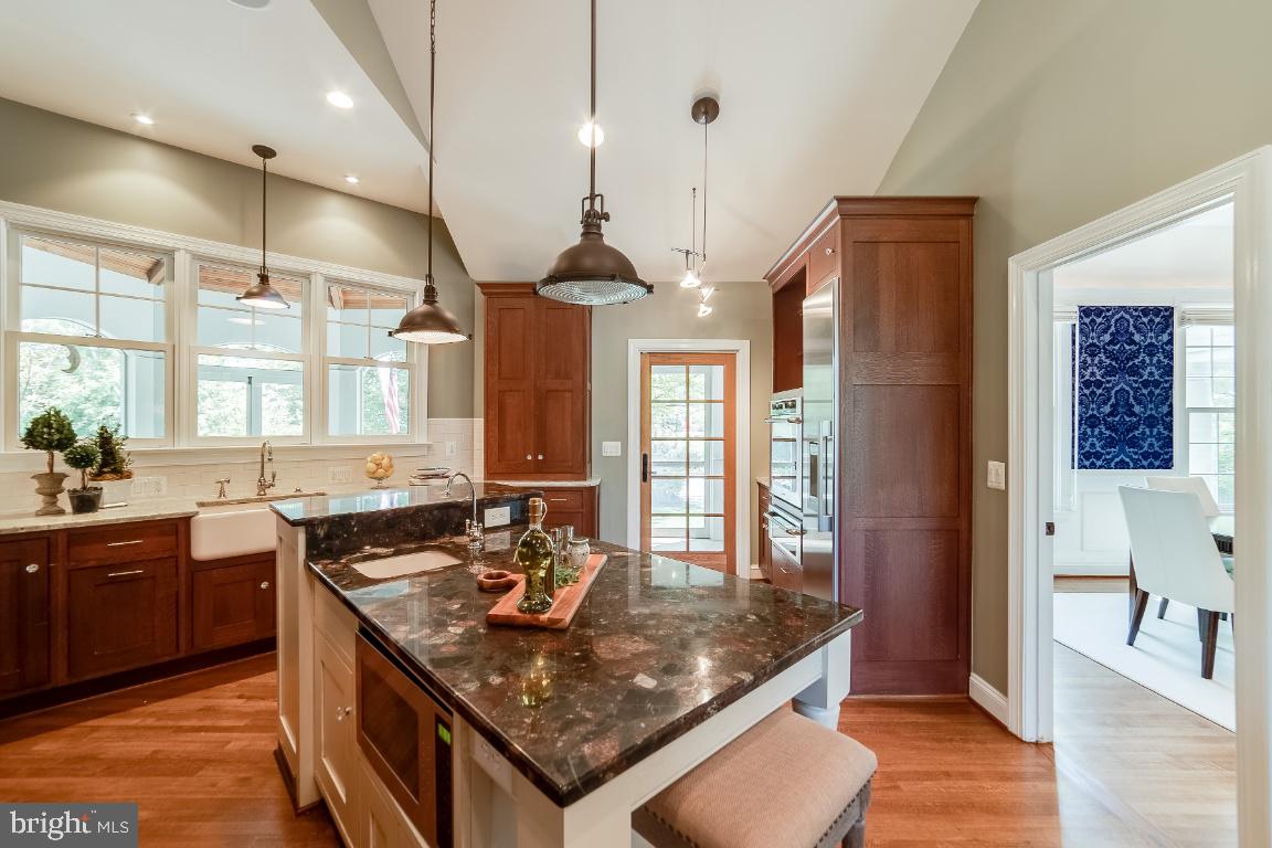 COUNTRY CLUB HILLS - Residential