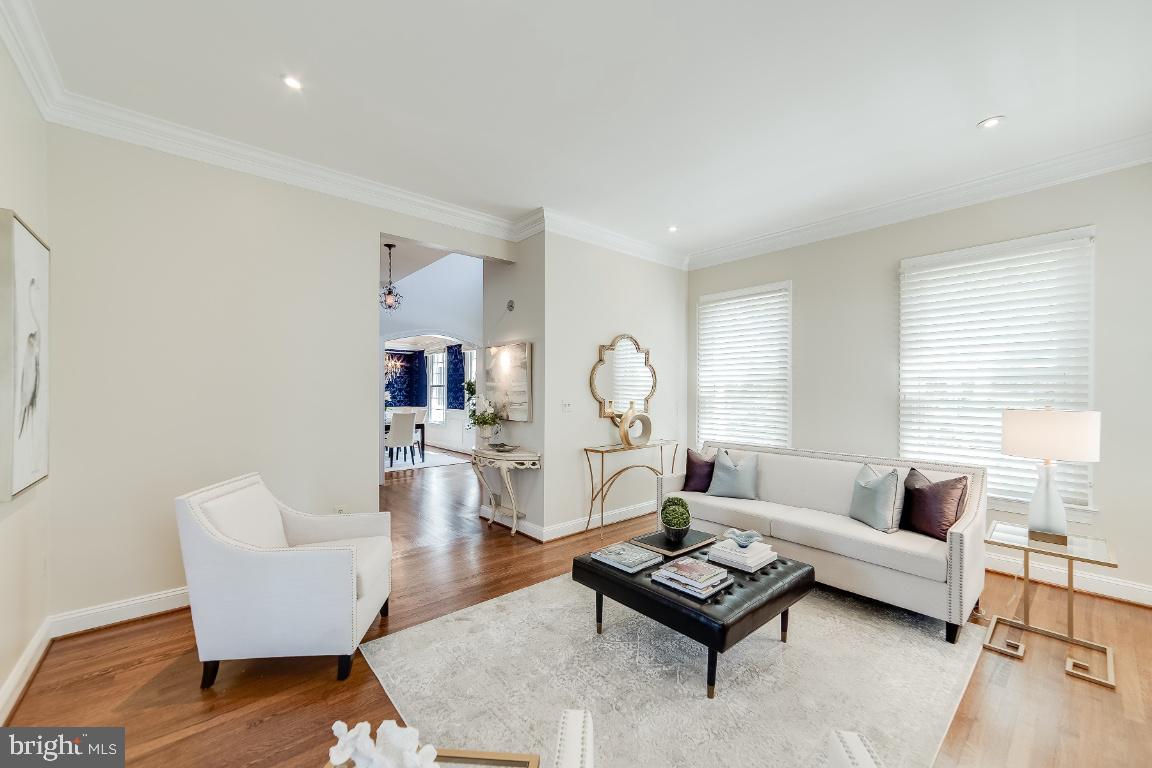 COUNTRY CLUB HILLS - Residential