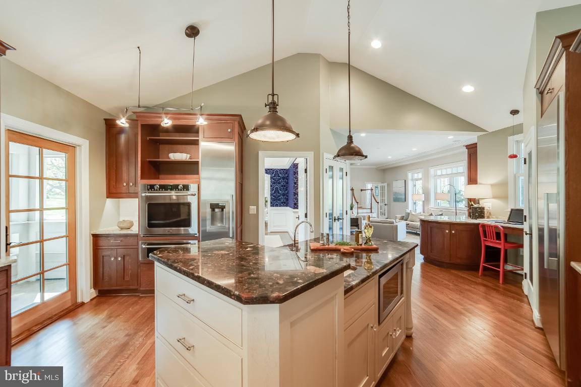 COUNTRY CLUB HILLS - Residential