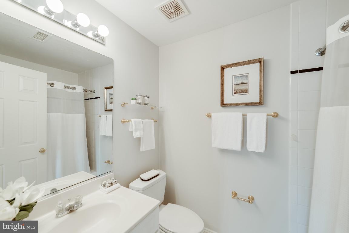 COUNTRY CLUB HILLS - Residential