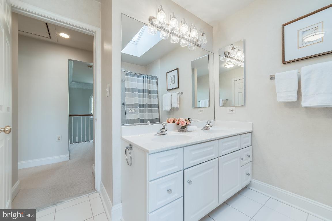 COUNTRY CLUB HILLS - Residential