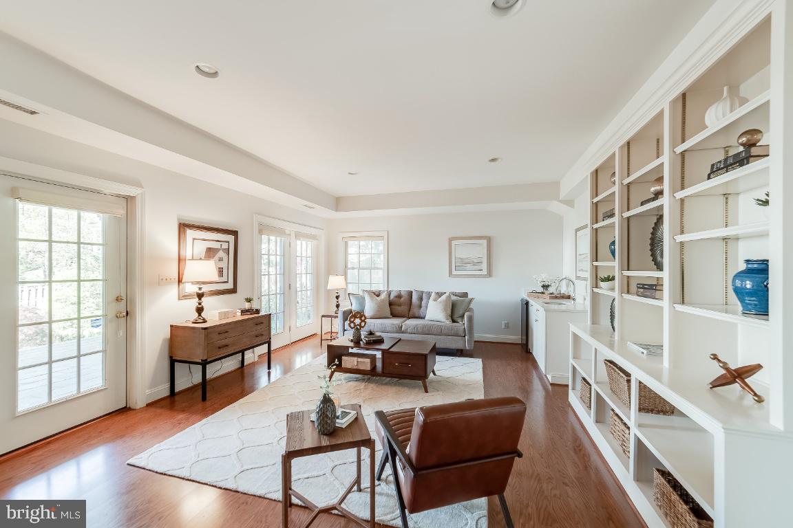 COUNTRY CLUB HILLS - Residential