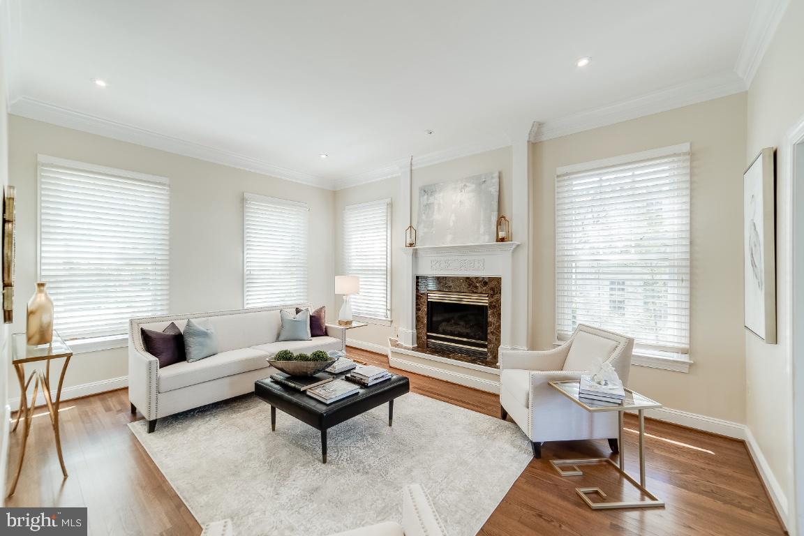 COUNTRY CLUB HILLS - Residential