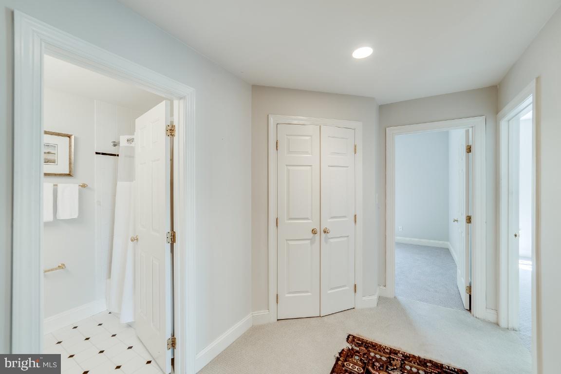 COUNTRY CLUB HILLS - Residential