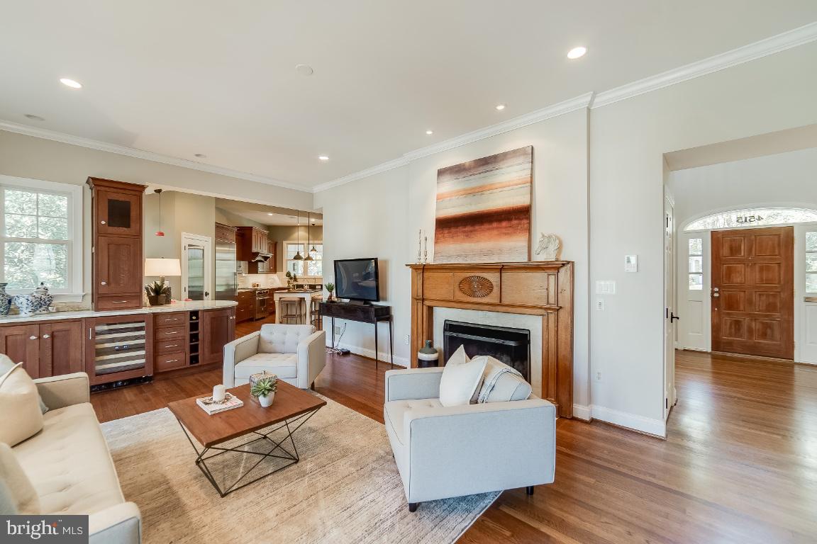 COUNTRY CLUB HILLS - Residential