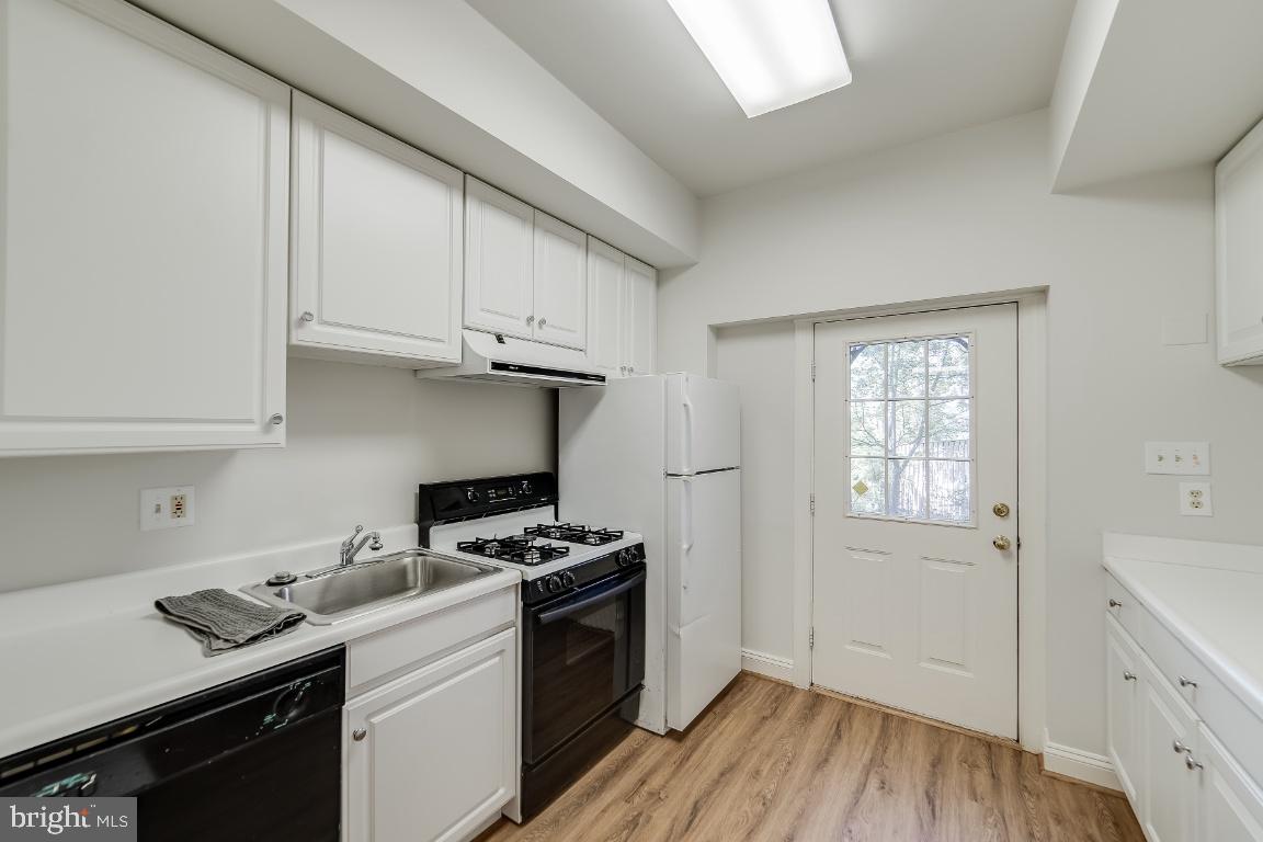 COUNTRY CLUB HILLS - Residential